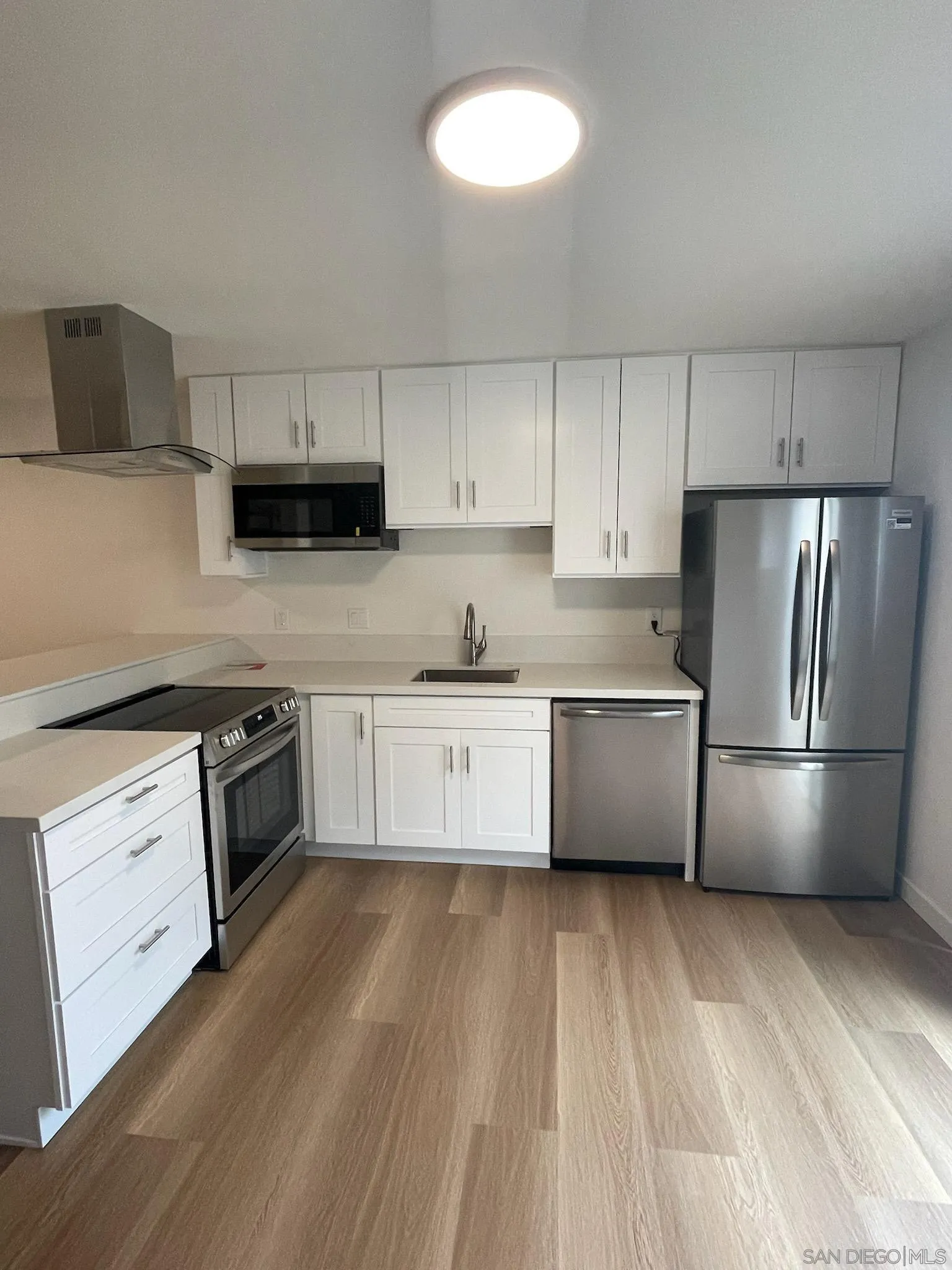 Photo #2: 250024969 Listing 