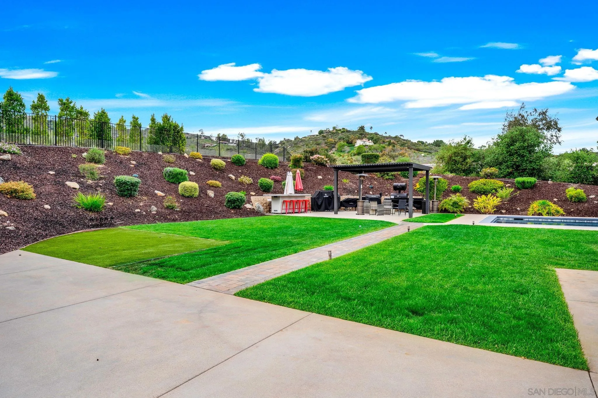 https://cdn.realtyfeed.com/cdn/127/250024989/09d9cb7283f5077bbdde3af841c16466.webp