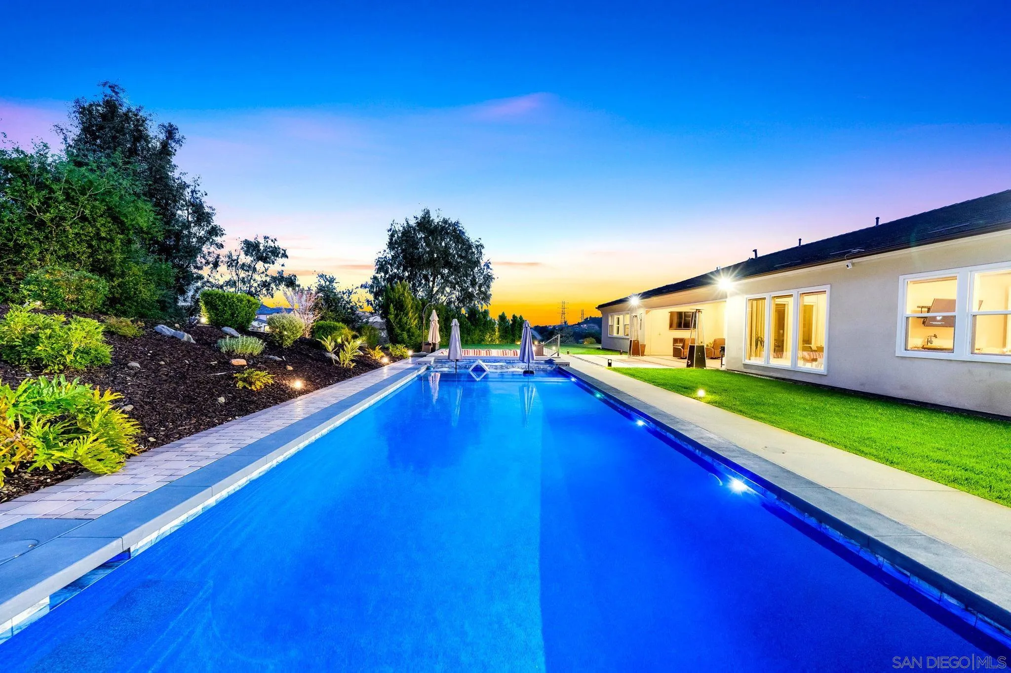 https://cdn.realtyfeed.com/cdn/127/250024989/40a07e1d96830a9114cee2a104eae8bd.webp