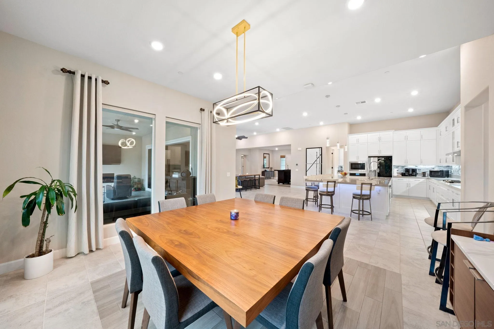 https://cdn.realtyfeed.com/cdn/127/250024989/6c83bce3465b4573c63b2ff833a0c7a3.webp