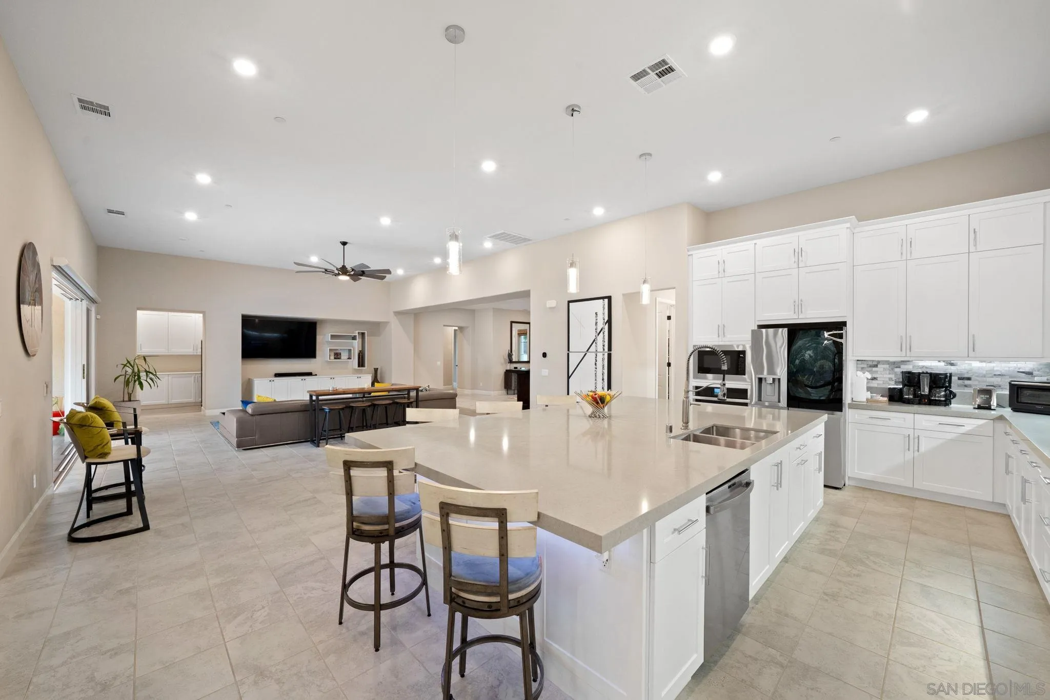 https://cdn.realtyfeed.com/cdn/127/250024989/7ba05b12edb2c982212773ea2a757c62.webp