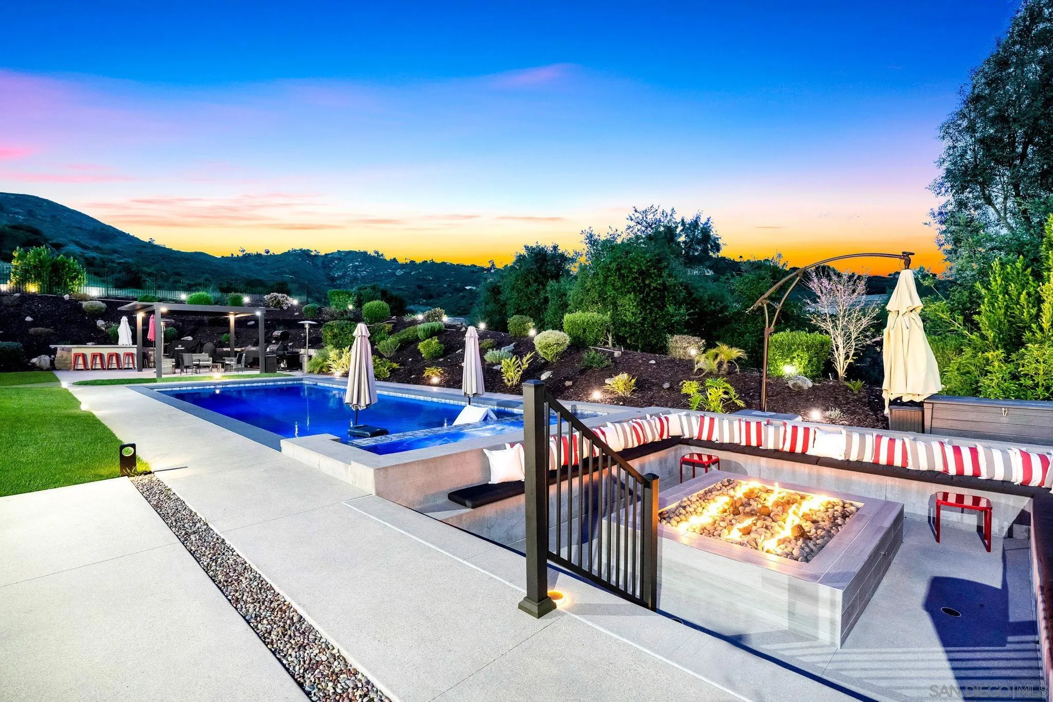 https://cdn.realtyfeed.com/cdn/127/250024989/bcc7ffae487584549d26ef60b0ecaf8b.webp