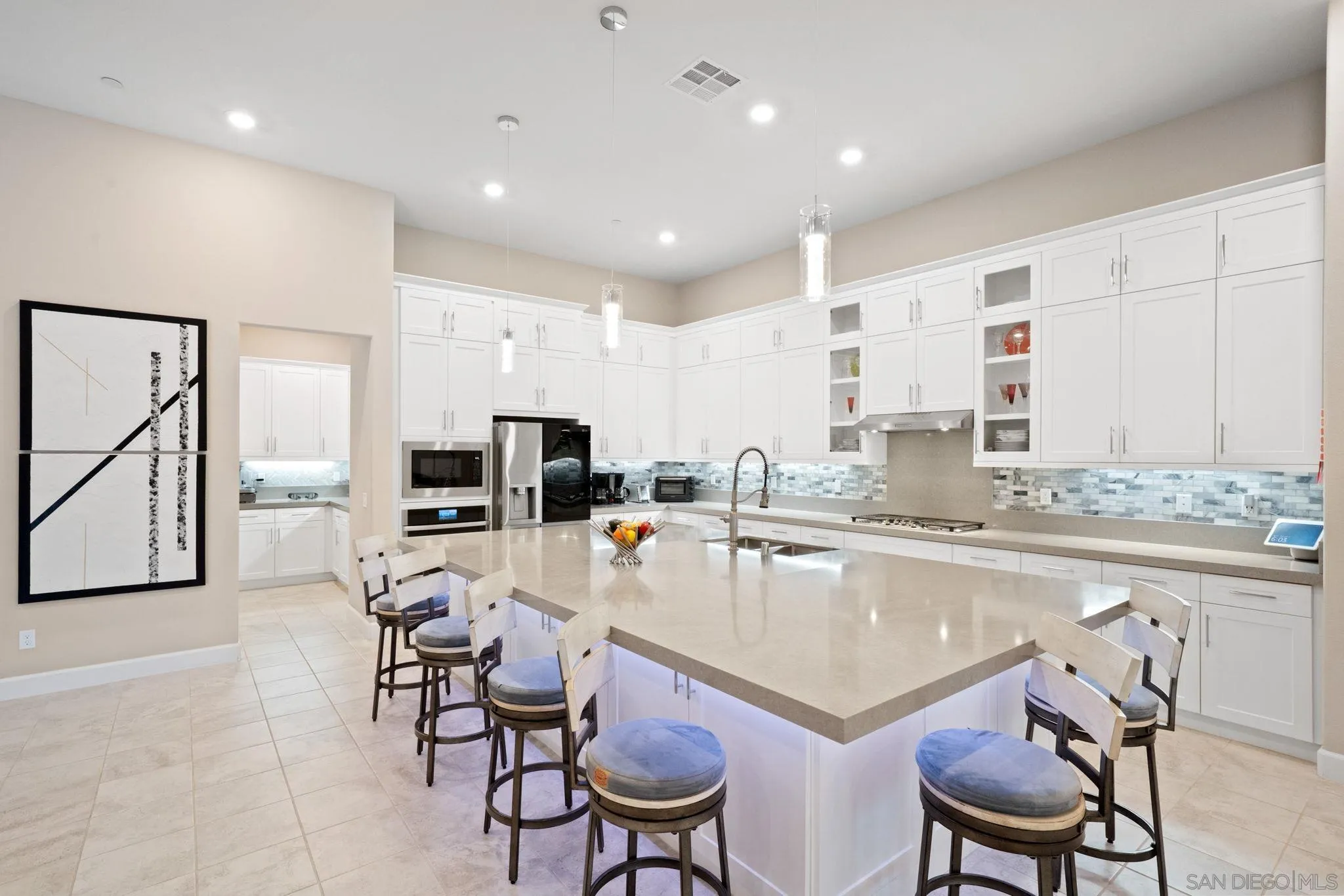 https://cdn.realtyfeed.com/cdn/127/250024989/dbd88ef5587b490989aa69b834c4c288.webp