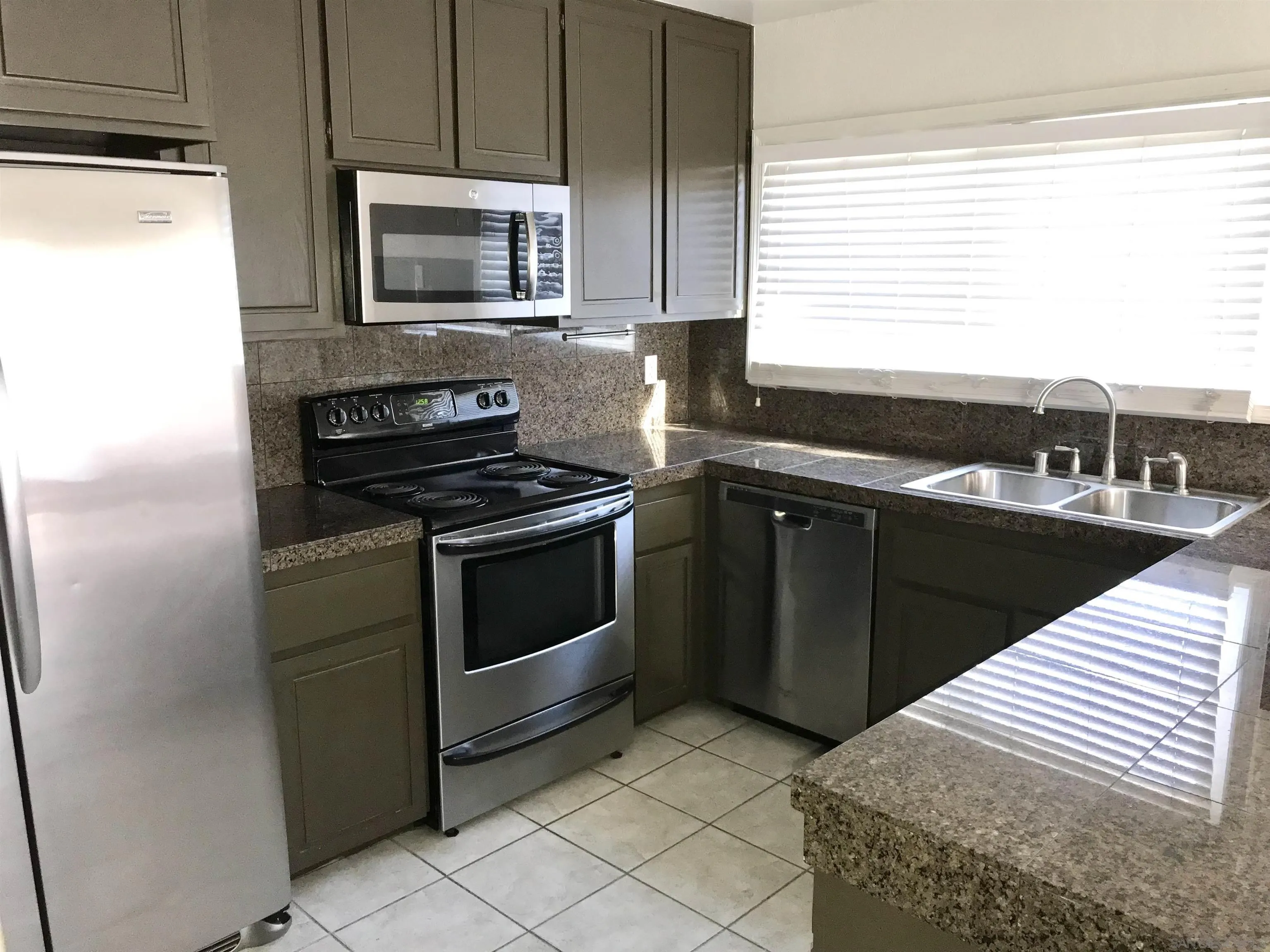 Photo #4: 250024995 Listing 