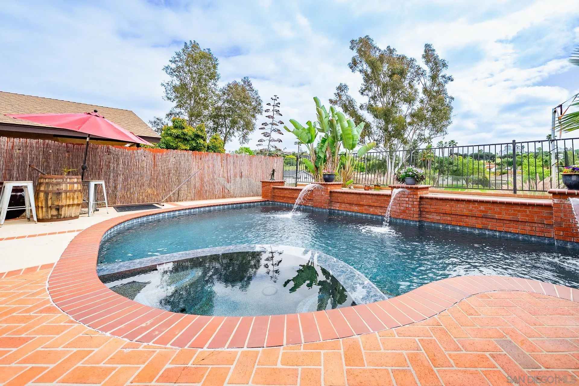 https://cdn.realtyfeed.com/cdn/127/250025003/033644926677ad8681a16bdf93983565.webp