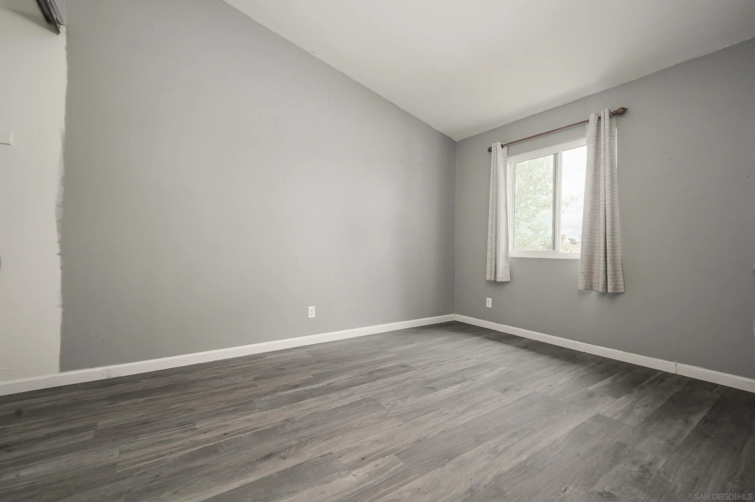 https://cdn.realtyfeed.com/cdn/127/250025004/0cfde07ffc7d9949e20f8d7e0faa9a25.webp