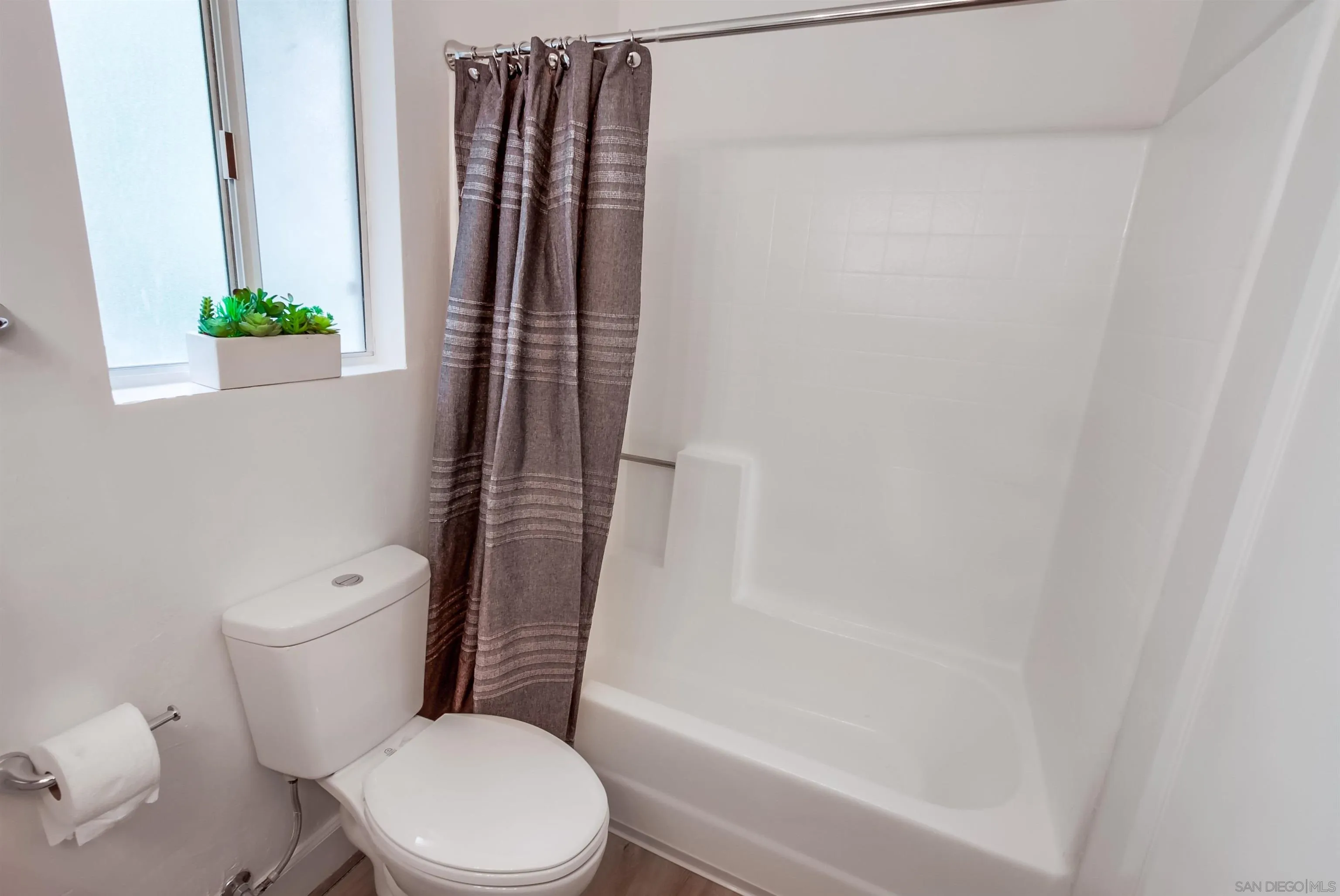 https://cdn.realtyfeed.com/cdn/127/250025018/601a0033d664019c002d27ee15953892.webp
