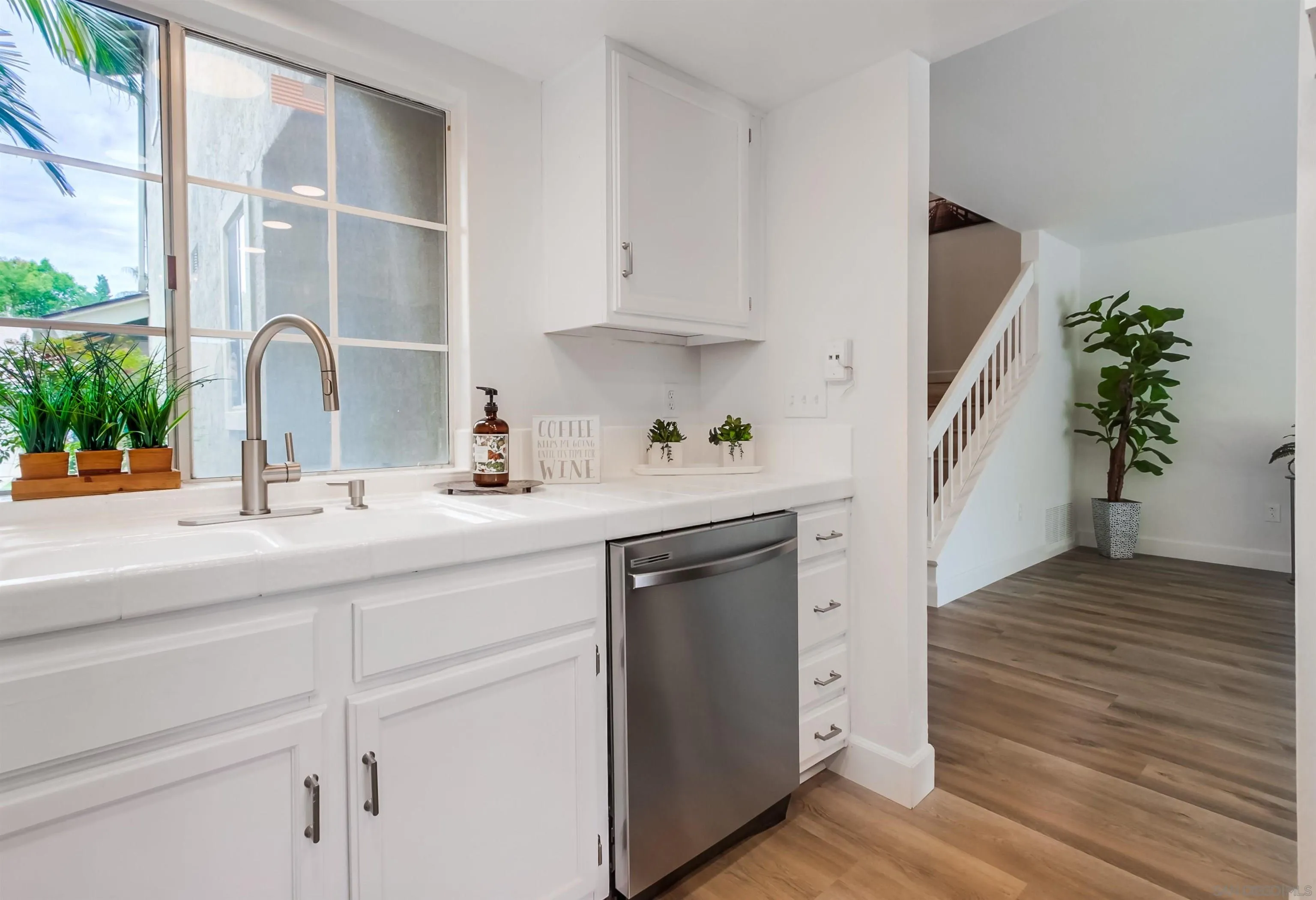 https://cdn.realtyfeed.com/cdn/127/250025018/bb74a597f915b202a85791ad0d51109a.webp