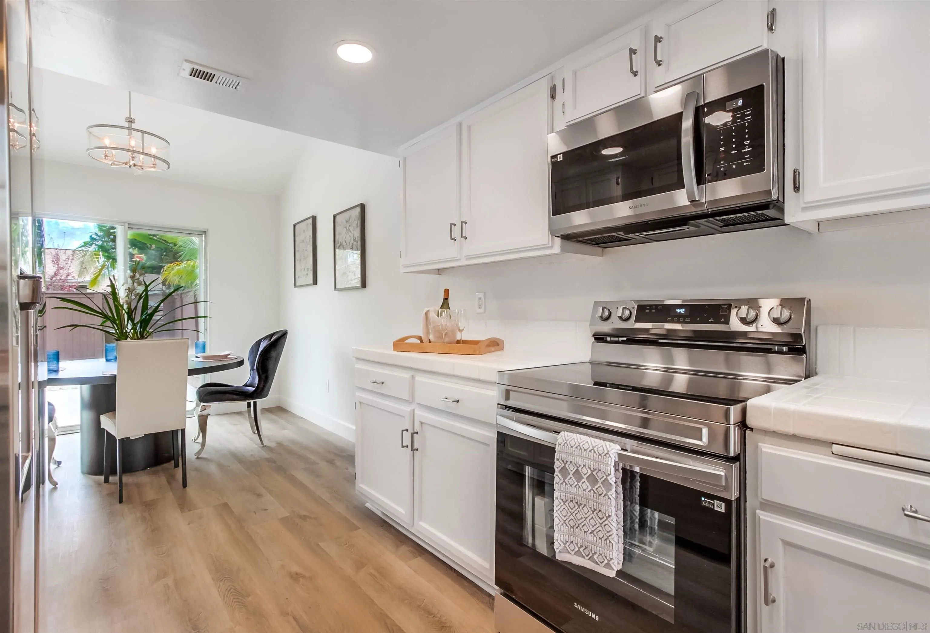 https://cdn.realtyfeed.com/cdn/127/250025018/e9b97e6868a364924437054b5a63864f.webp