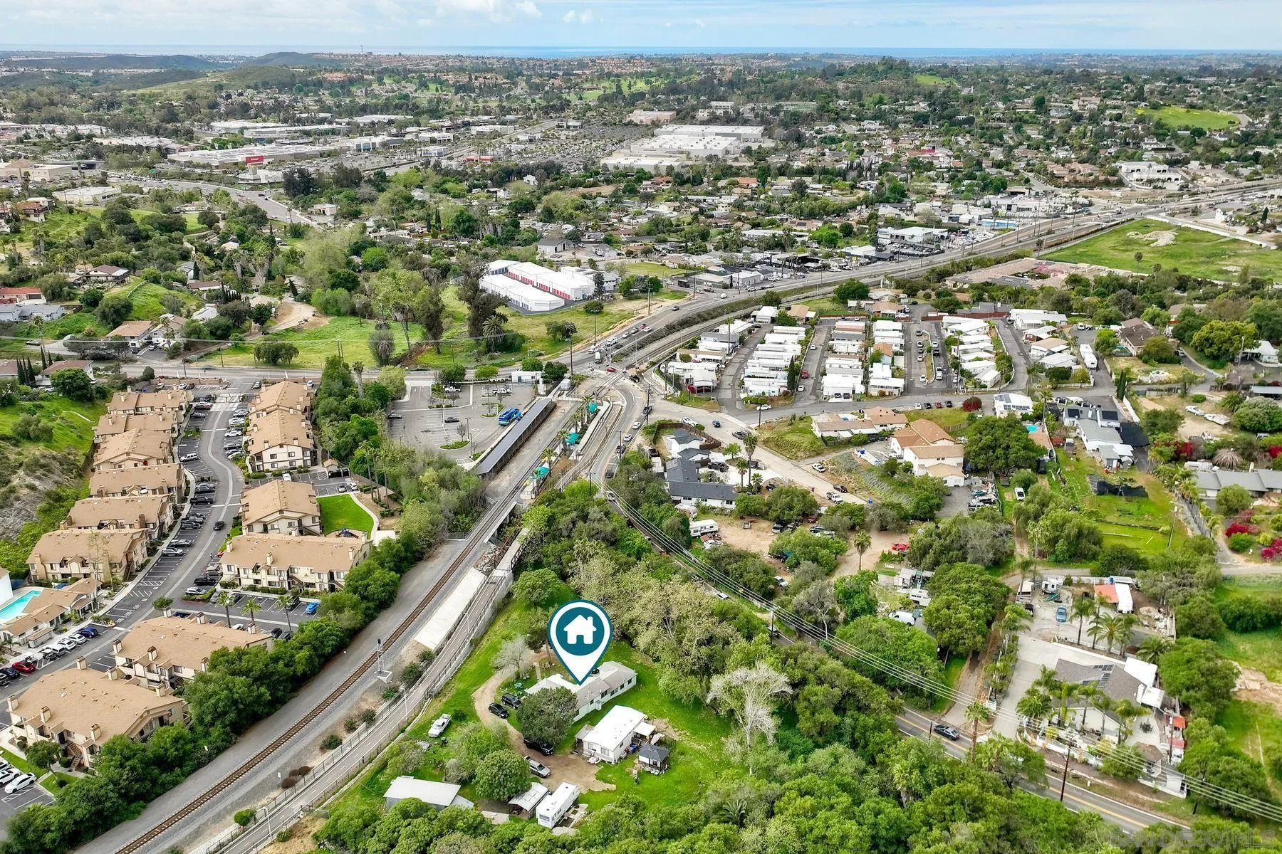 https://cdn.realtyfeed.com/cdn/127/250025047/ea7c812f7b9f1adea5816b6e263a9357.webp
