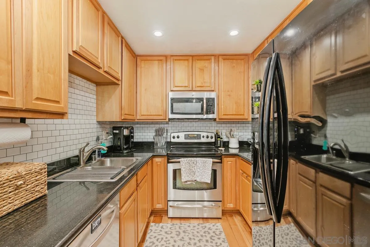 Photo #6: 250025094 Listing 