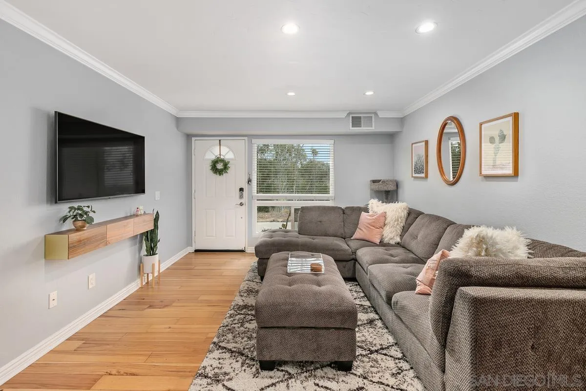 Photo #2: 250025094 Listing 