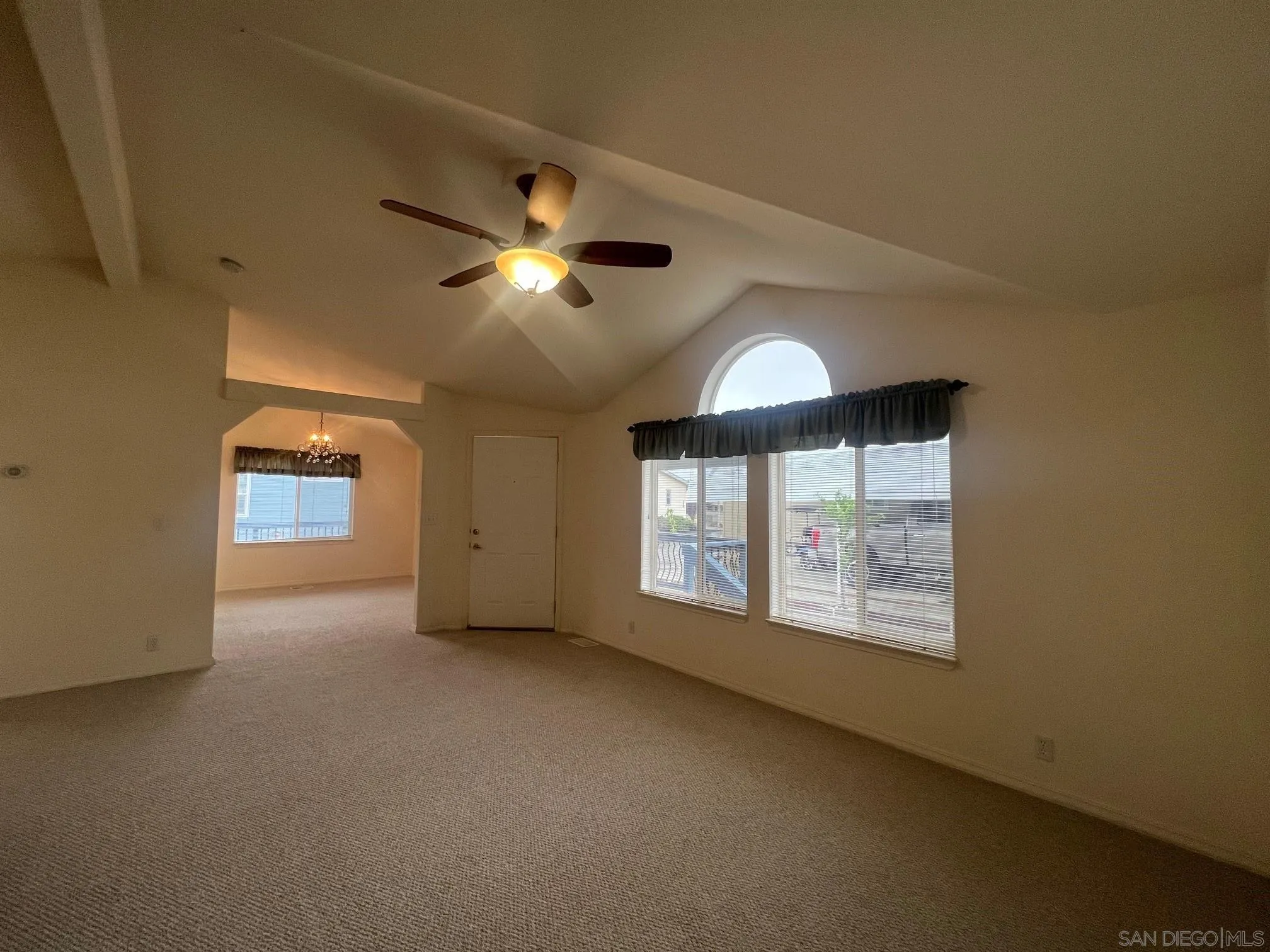 https://cdn.realtyfeed.com/cdn/127/250025100/a626428d184221da500be483fab69d97.webp