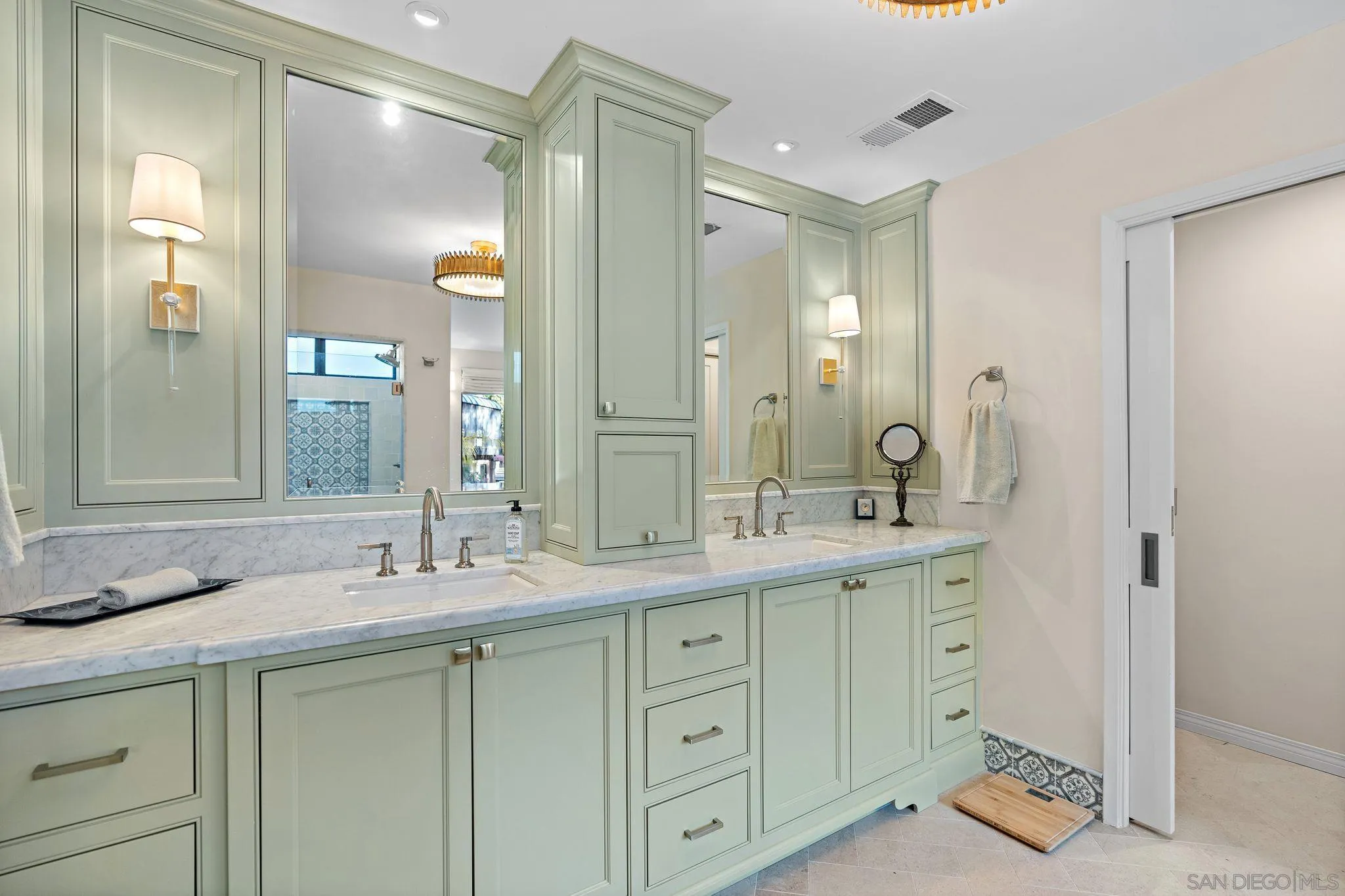 https://cdn.realtyfeed.com/cdn/127/250025124/955e02038703c6ec3b489d86454af99c.webp