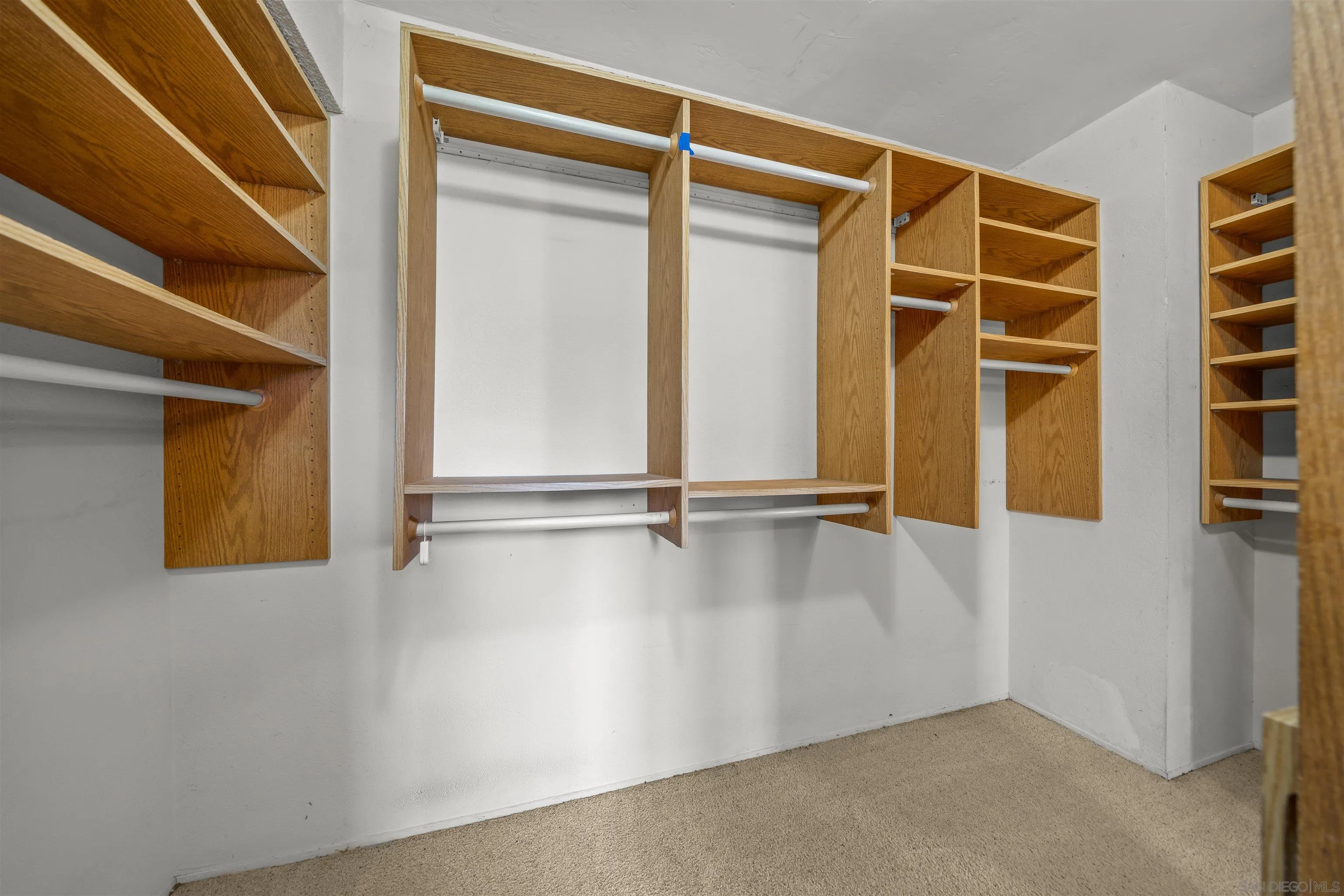 https://cdn.realtyfeed.com/cdn/127/250025155/2f13eb4f1344ae7bb84cc4adcec2e821.webp