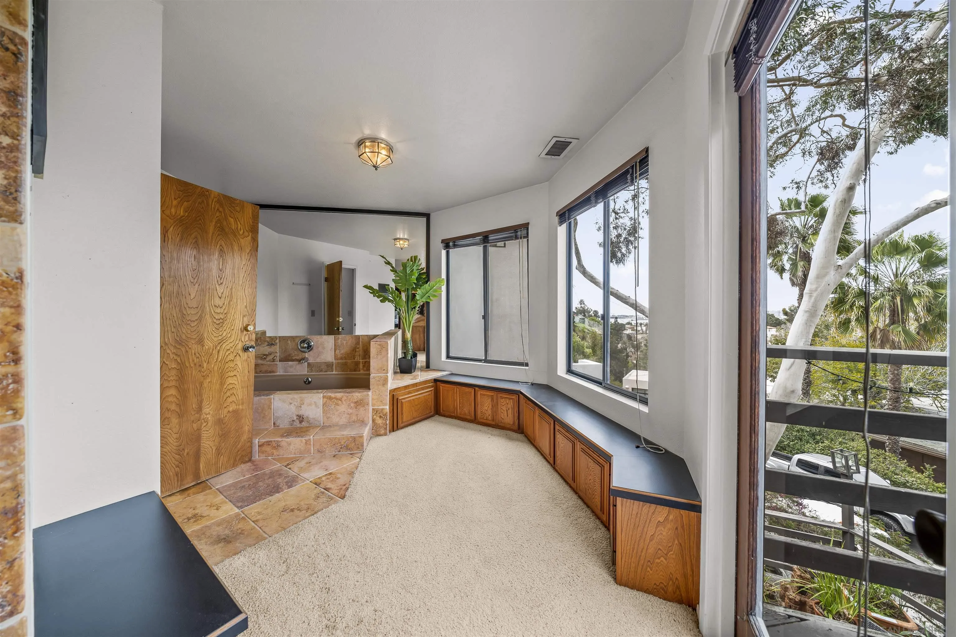 https://cdn.realtyfeed.com/cdn/127/250025155/377b57f9d39d48b229ad12cd9ee2d3ba.webp