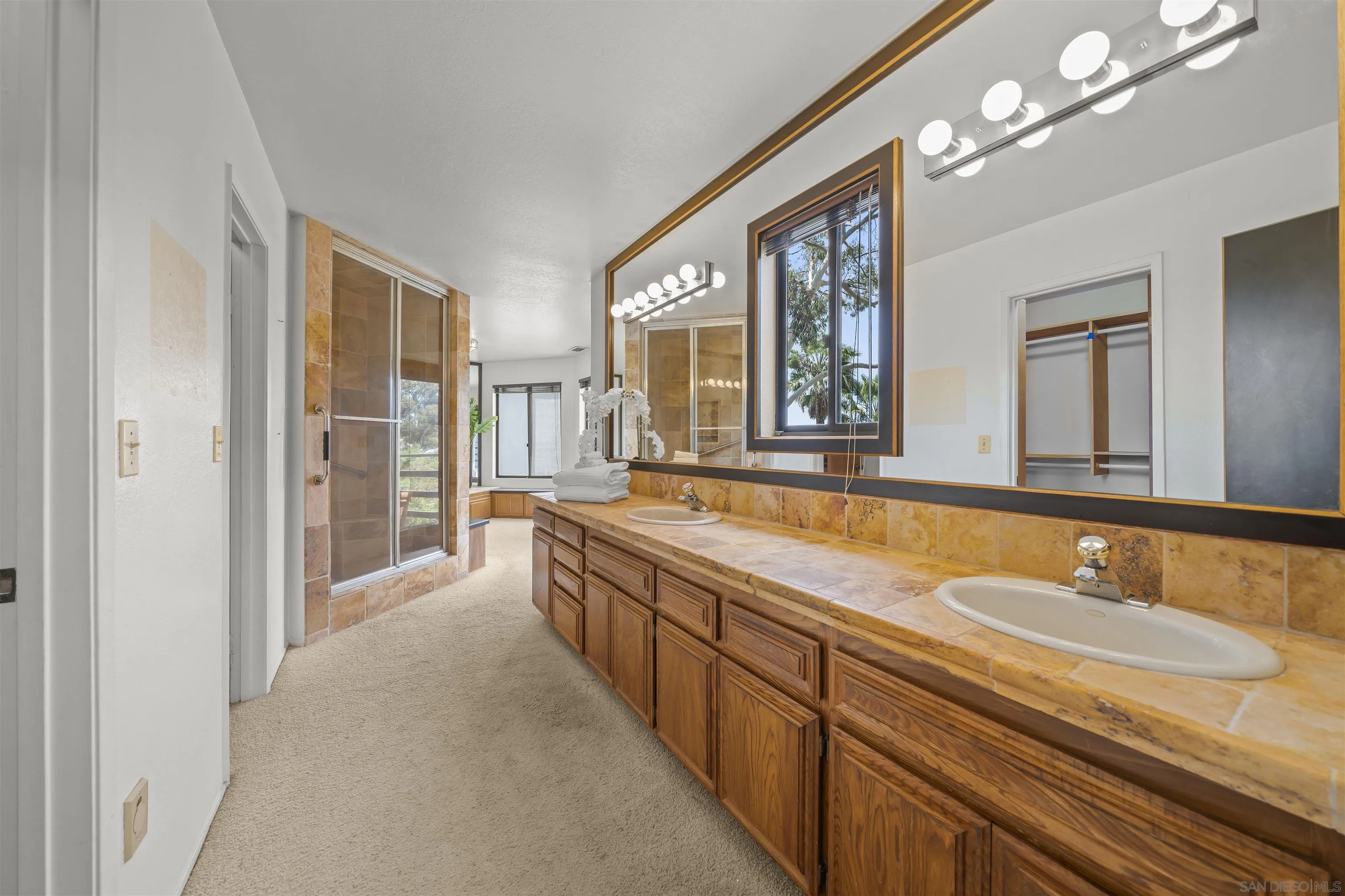 https://cdn.realtyfeed.com/cdn/127/250025155/8b1782d4ba8b44a9c878fc0b2fb3f7fc.webp