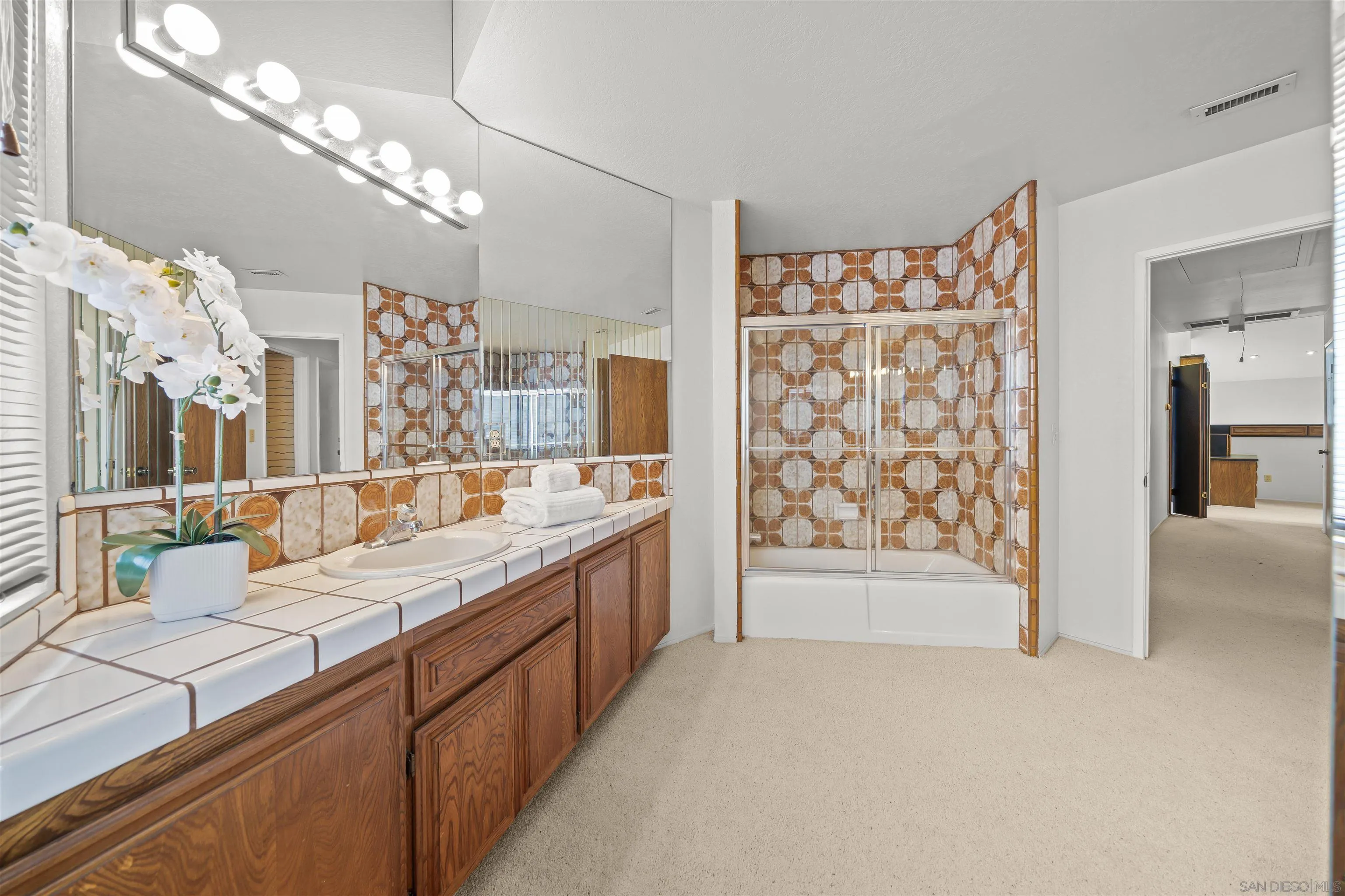 https://cdn.realtyfeed.com/cdn/127/250025155/b913e2682d1ffb6863a2ffc439eb8688.webp