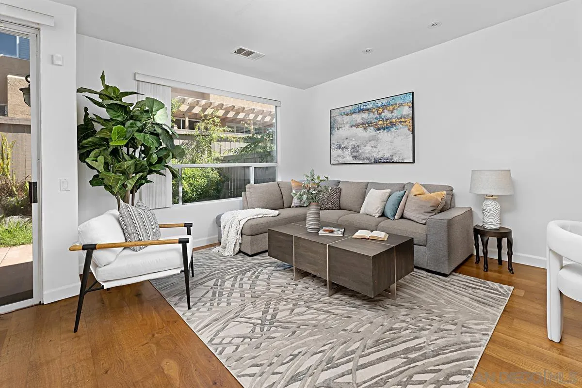 Photo #3: 250025179 Listing 