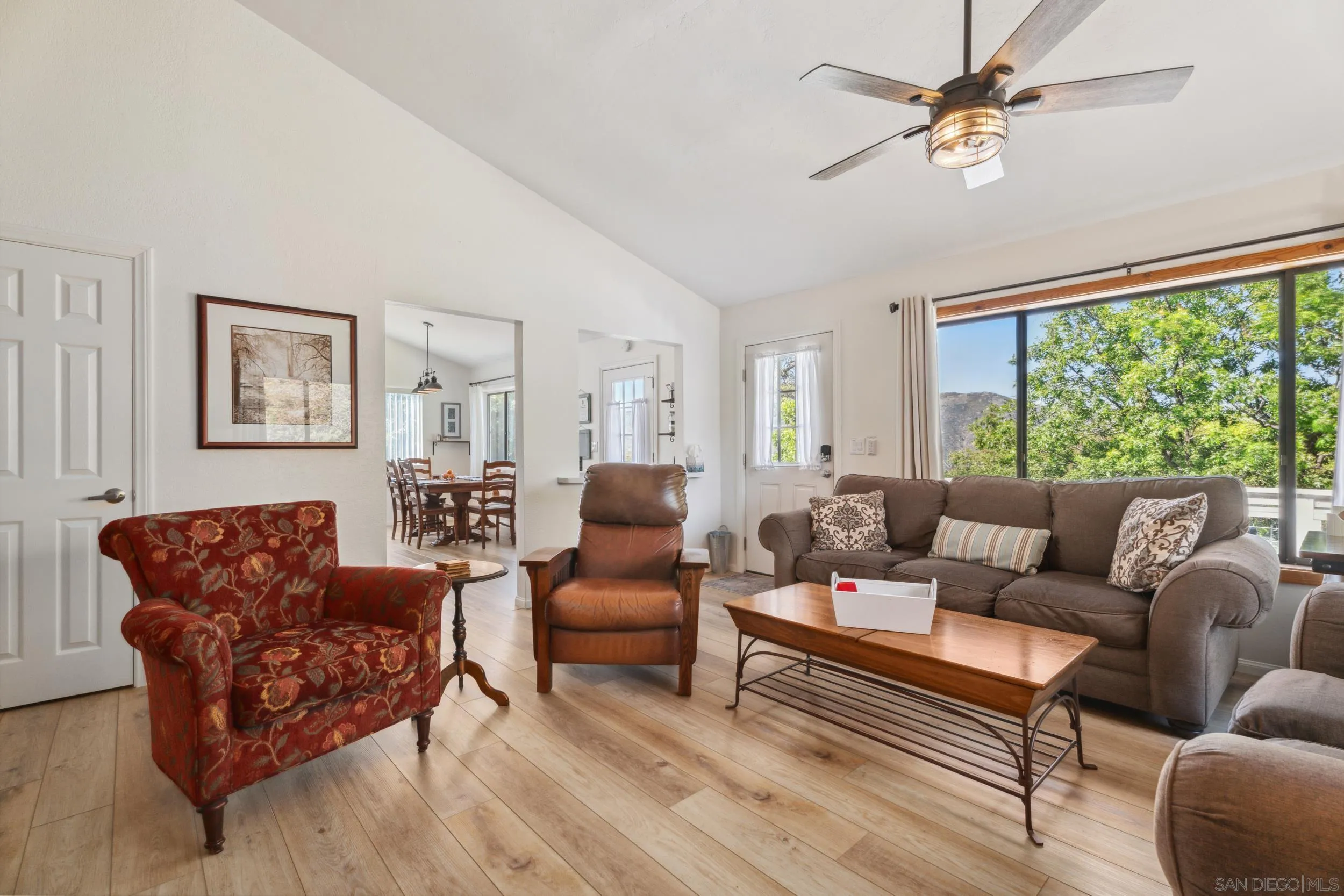 https://cdn.realtyfeed.com/cdn/127/250025202/23d8b07a326f097a84868b352d789e6b.webp
