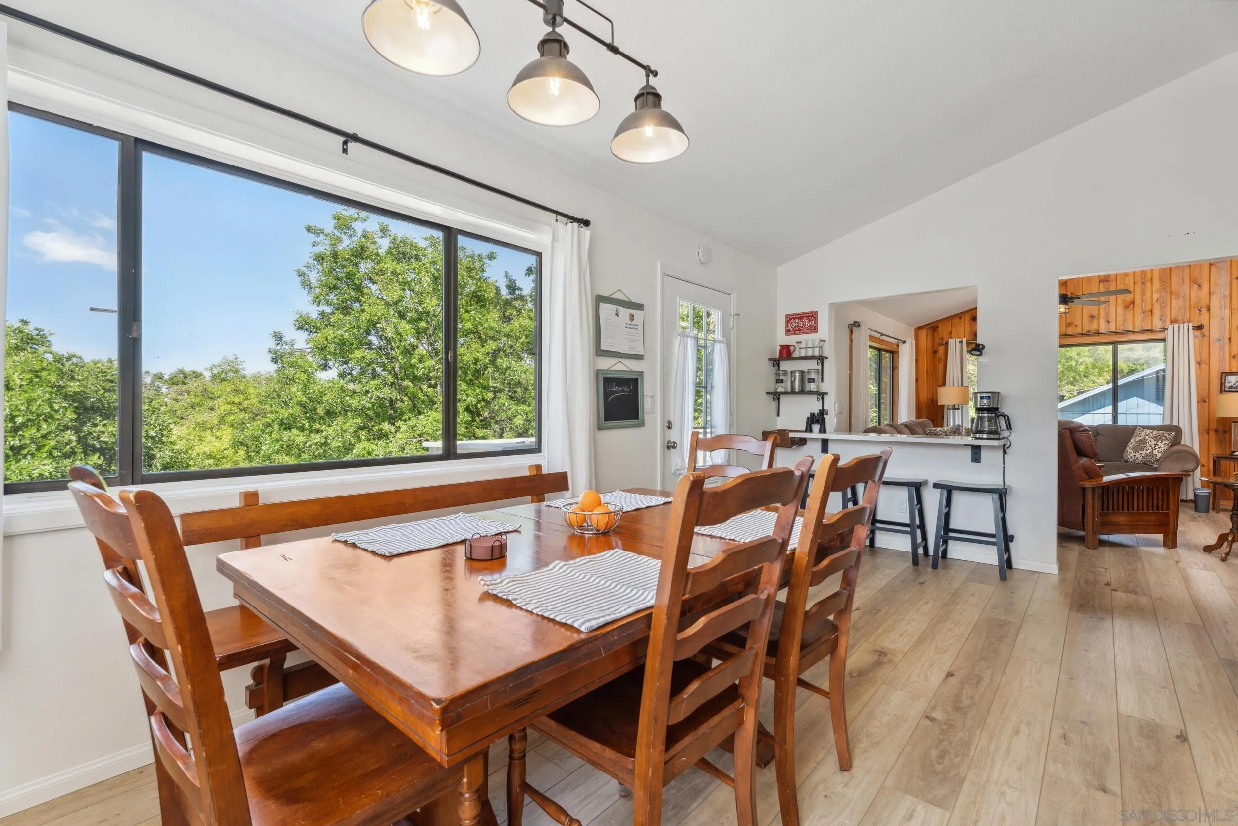 https://cdn.realtyfeed.com/cdn/127/250025202/3eec17e50e117ec05663c4b0172ffcc7.webp