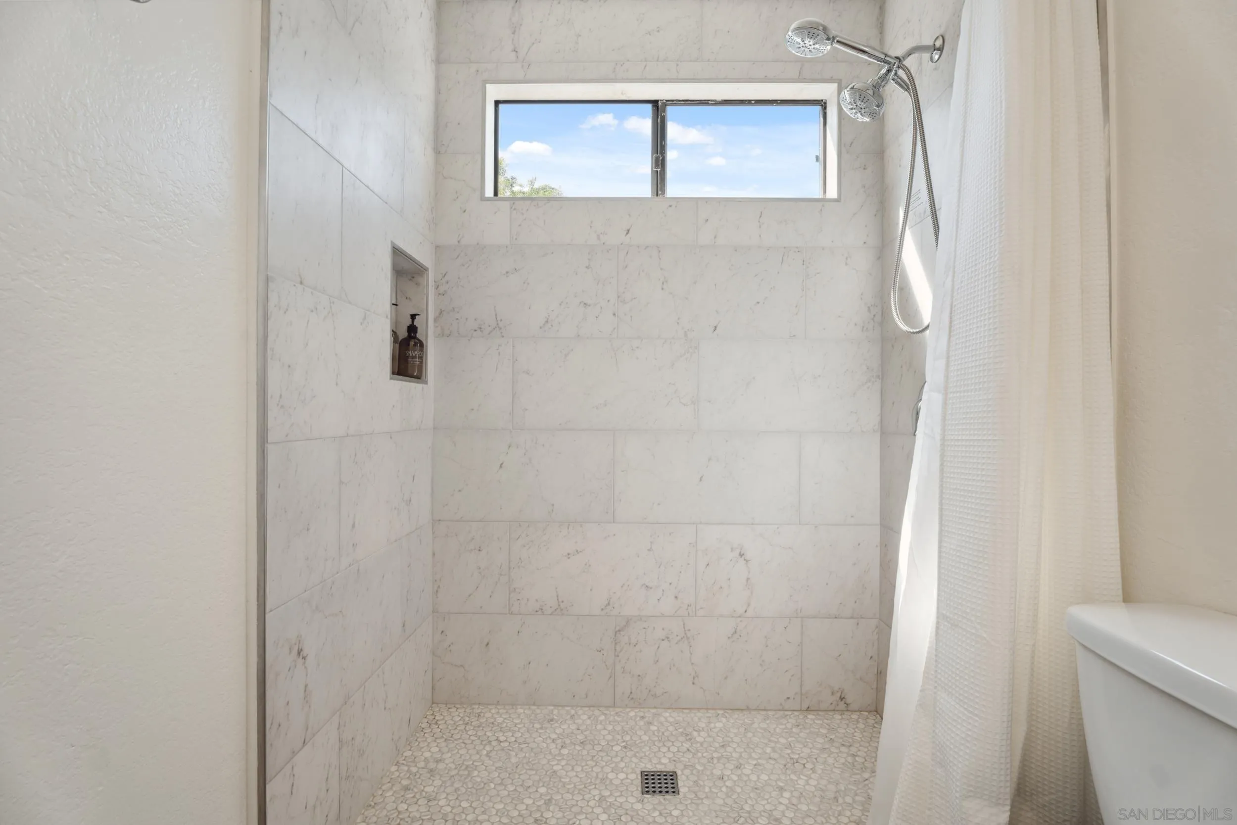 https://cdn.realtyfeed.com/cdn/127/250025202/79404db9d938b3c82c341f0487366426.webp