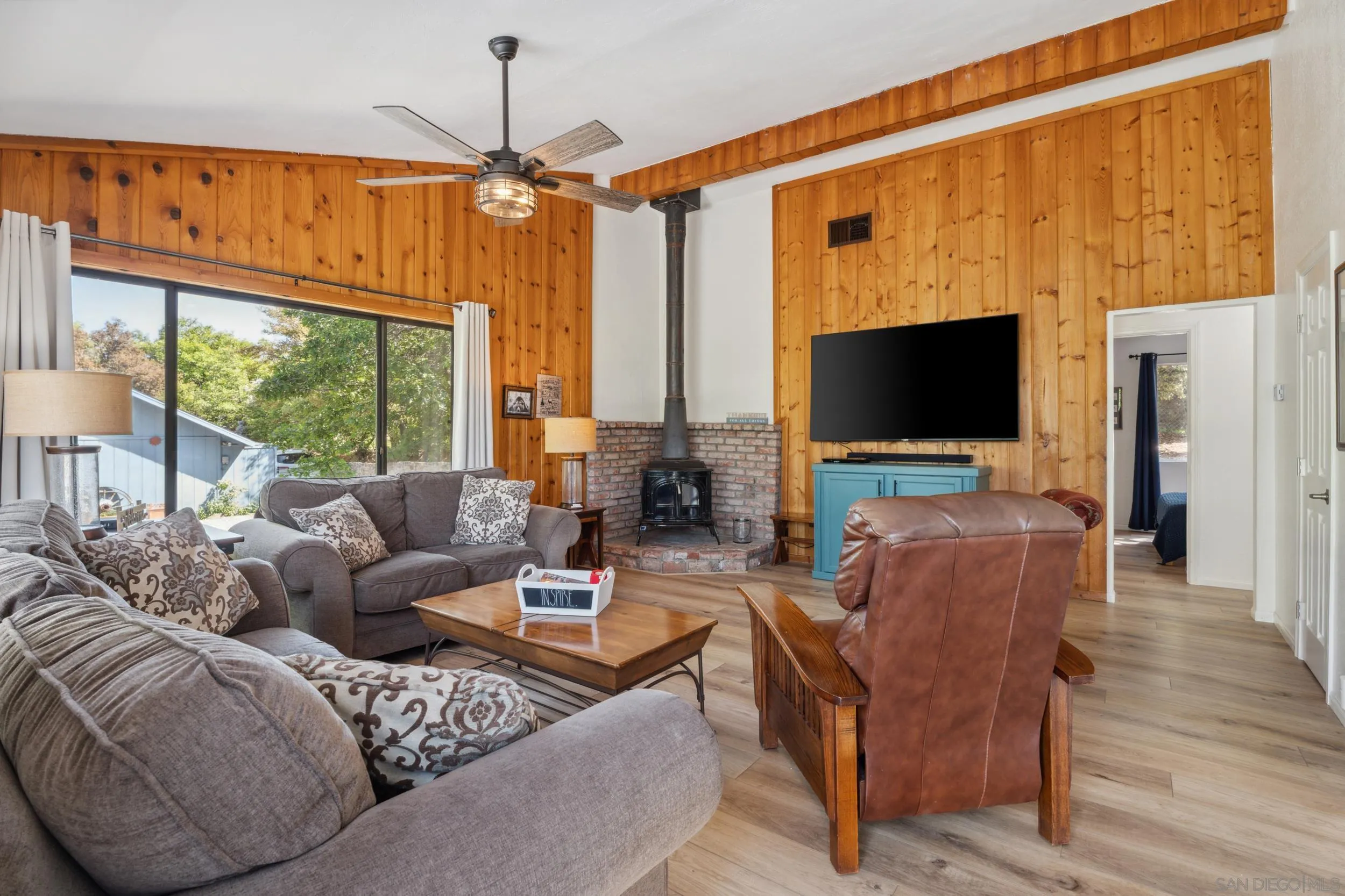 https://cdn.realtyfeed.com/cdn/127/250025202/af4416a2b74da998f4bbfd2f9f216abe.webp