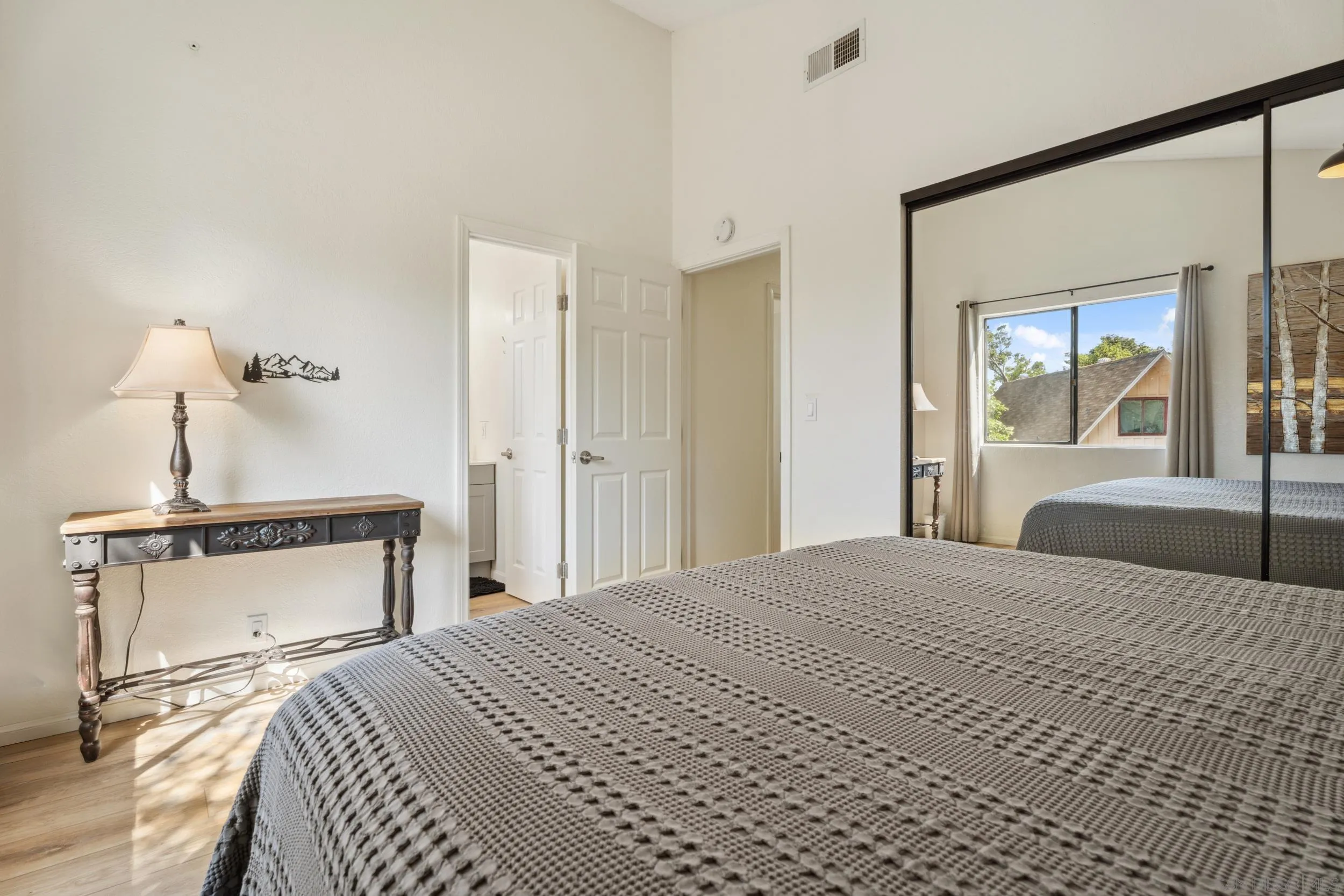 https://cdn.realtyfeed.com/cdn/127/250025202/ec1187209988291642f909e97b6dab12.webp
