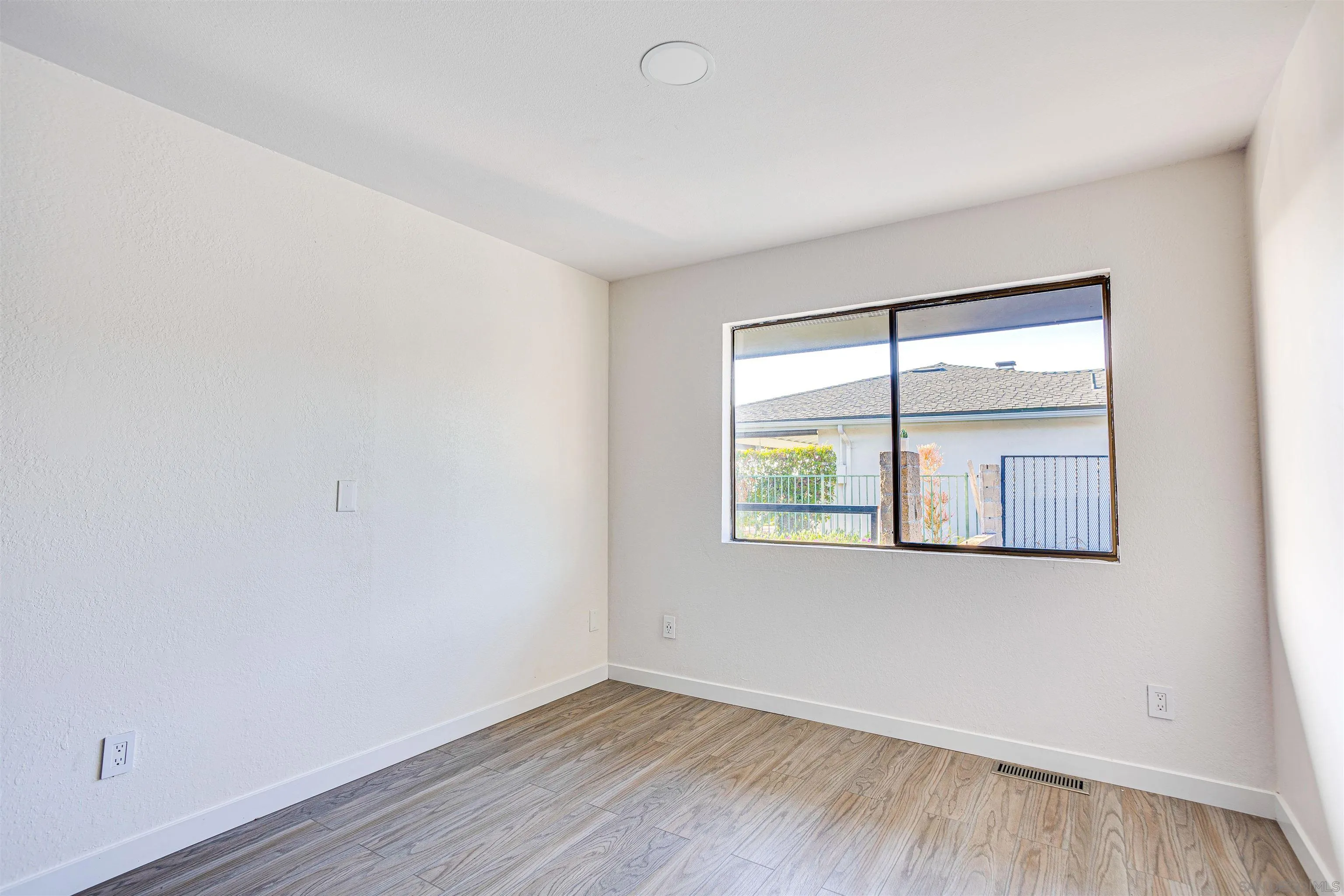 https://cdn.realtyfeed.com/cdn/127/250025213/287ba1eaaaca51a65726cbe7e98ae526.webp