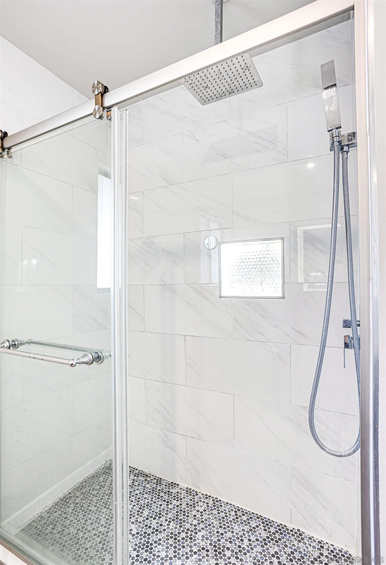 https://cdn.realtyfeed.com/cdn/127/250025213/7696b3d36e65ba1ffaa0a771fbbab364.webp