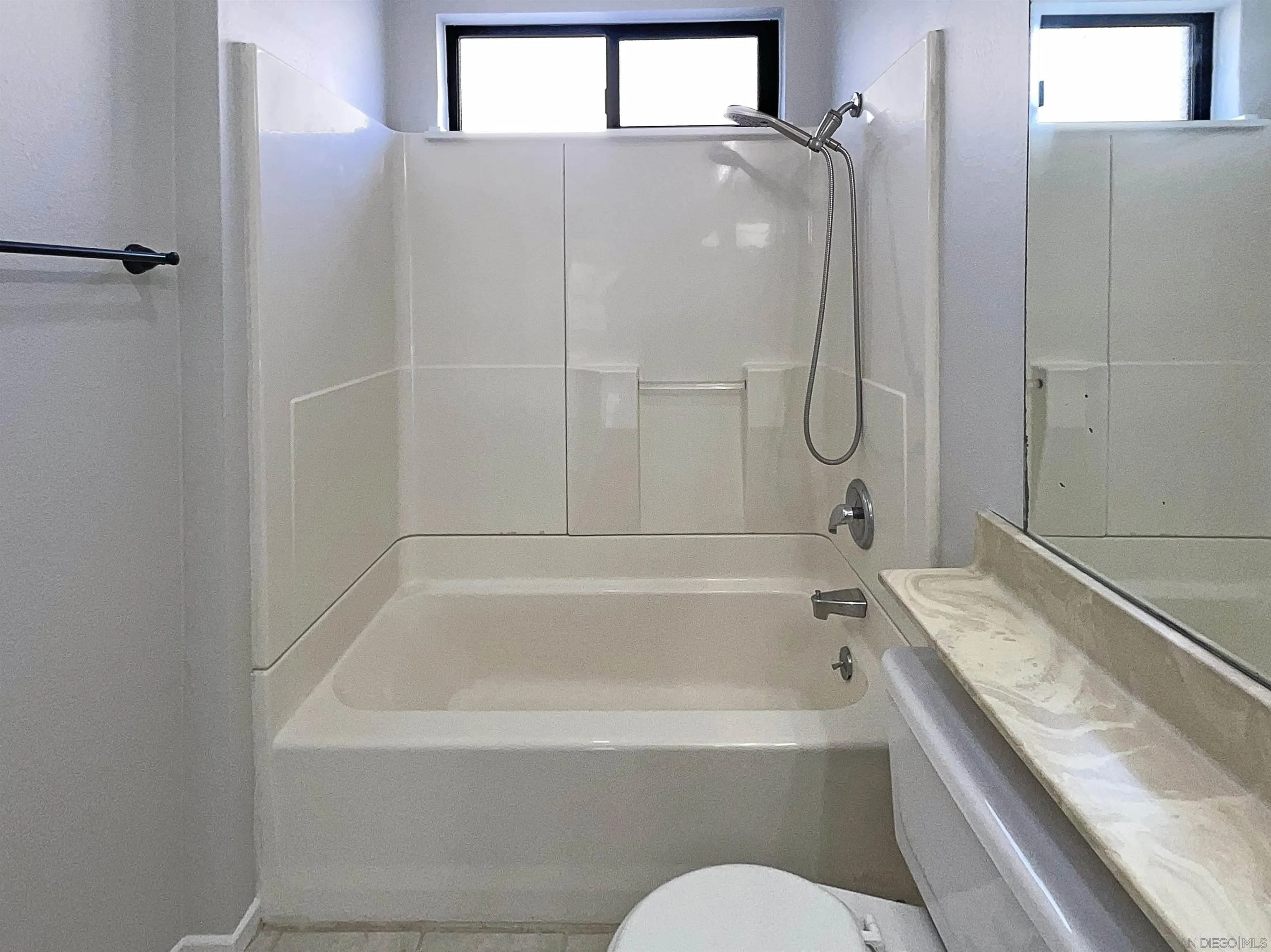 Photo #18: 250025230 Listing: Photo #18