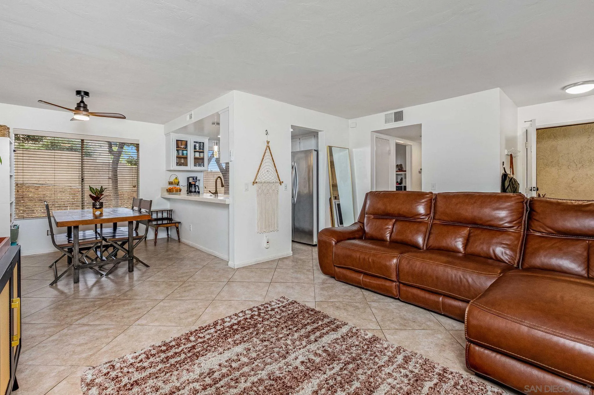 https://cdn.realtyfeed.com/cdn/127/250025253/2b43d16a0654854951e9812c5985744e.webp