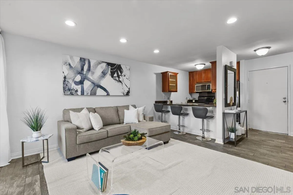 https://cdn.realtyfeed.com/cdn/127/250025257/b4df04996cb14149f60c8407f9bed483.webp