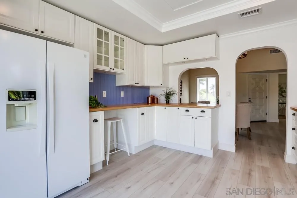 https://cdn.realtyfeed.com/cdn/127/250025265/33404225683997f3f092f611529cb1c7.webp