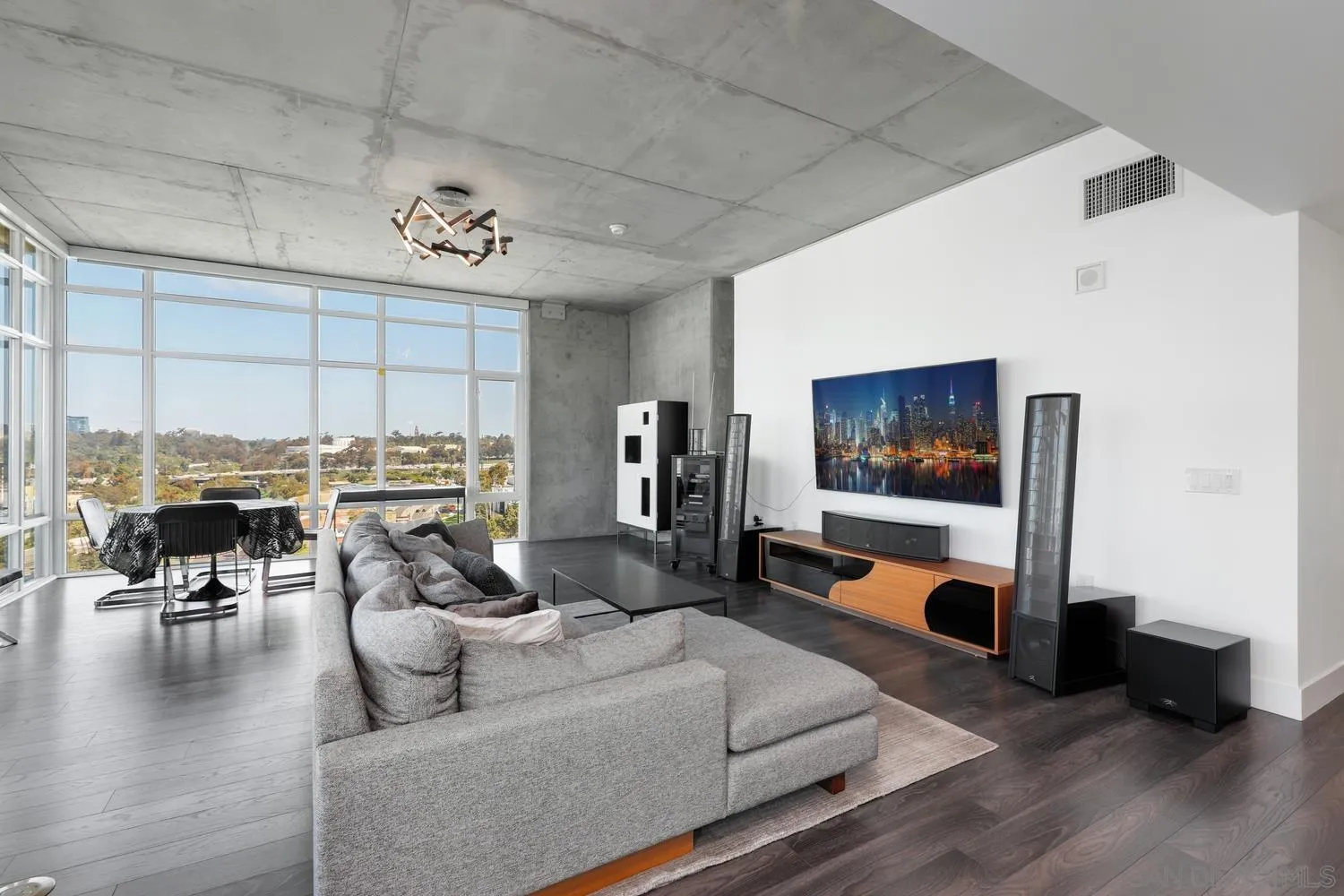 Photo #2: 250025291 Listing 