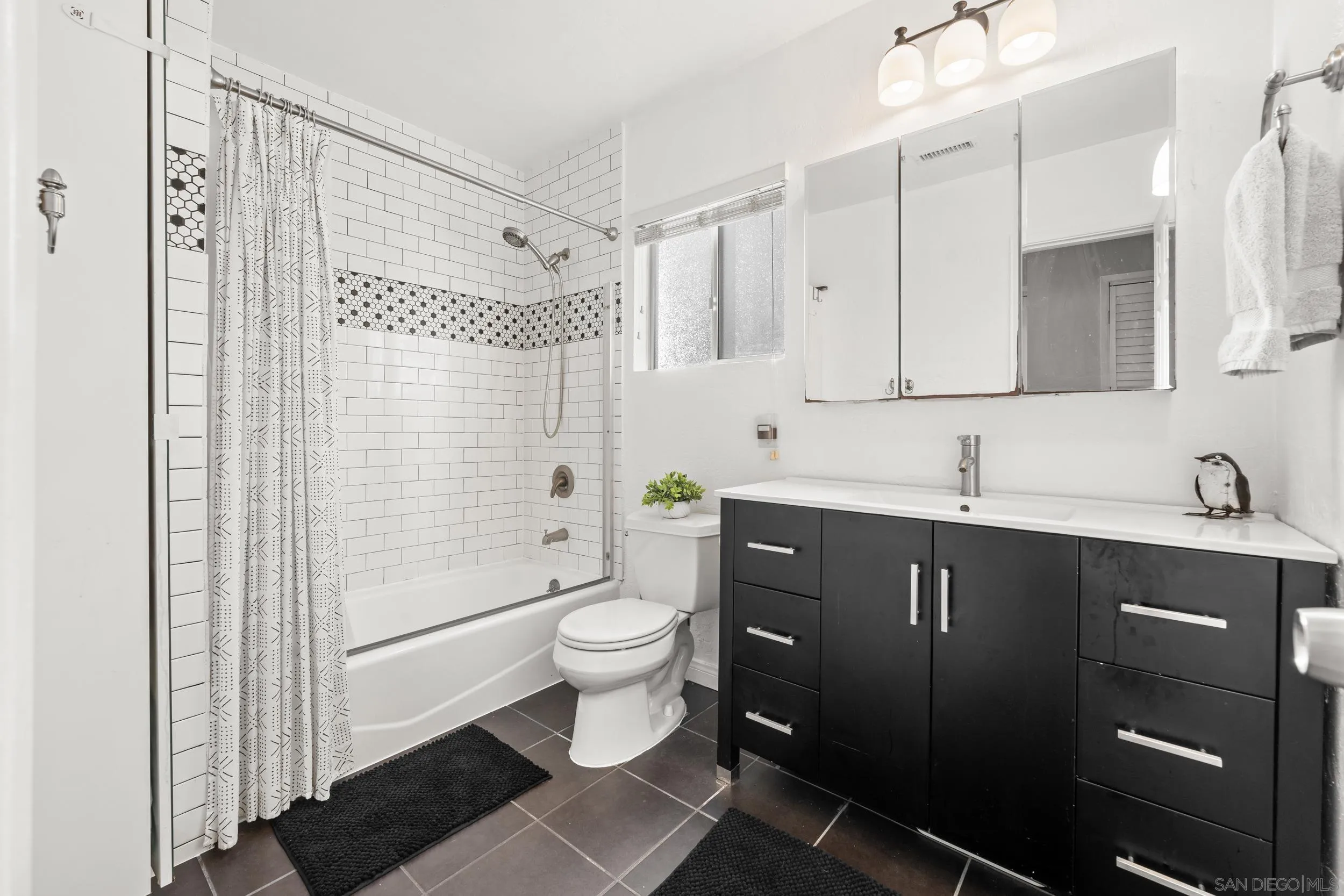 https://cdn.realtyfeed.com/cdn/127/250025305/0d954619d31303acbede6054087704ae.webp
