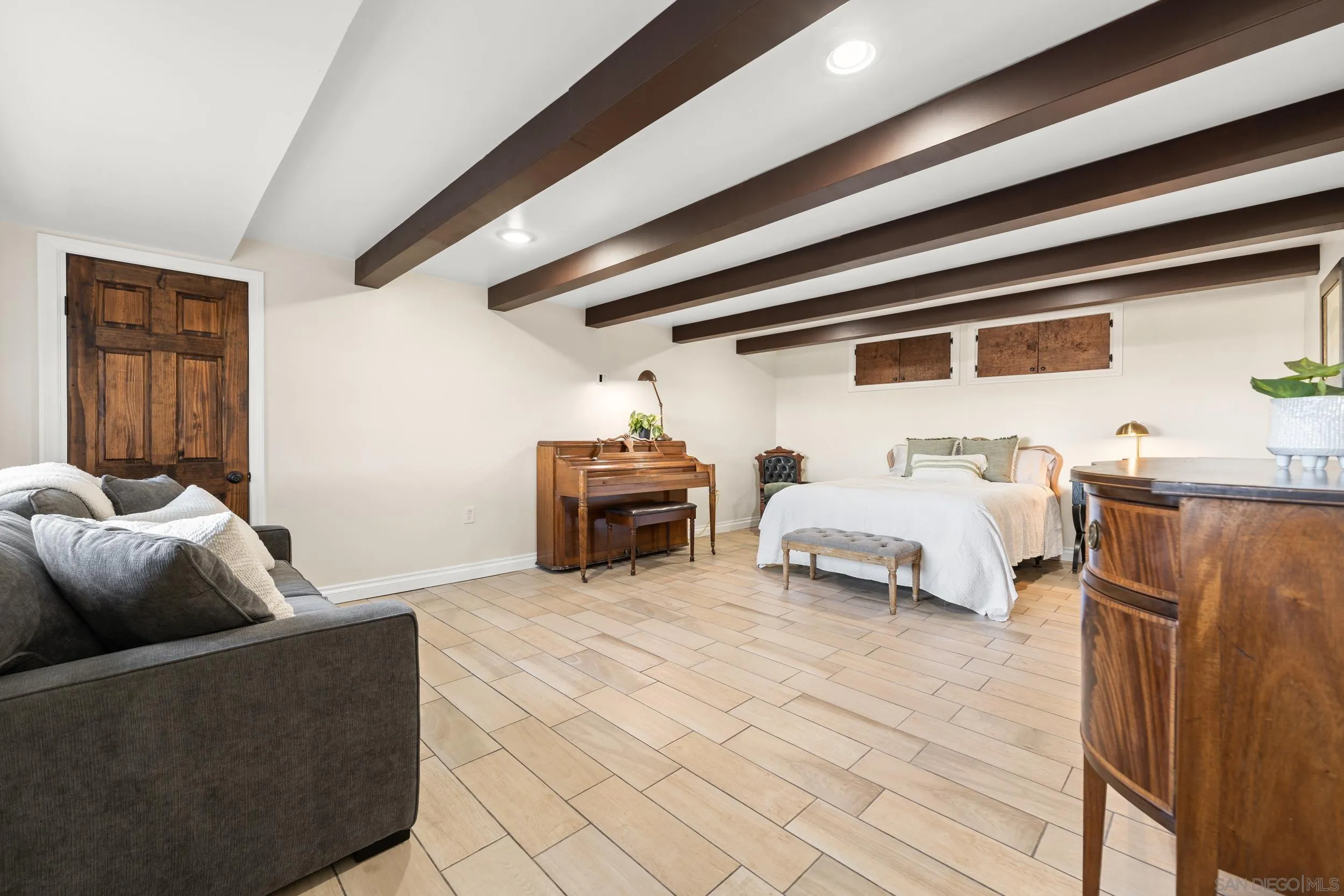 https://cdn.realtyfeed.com/cdn/127/250025305/c933768ae0e351668cd4cb3129319795.webp