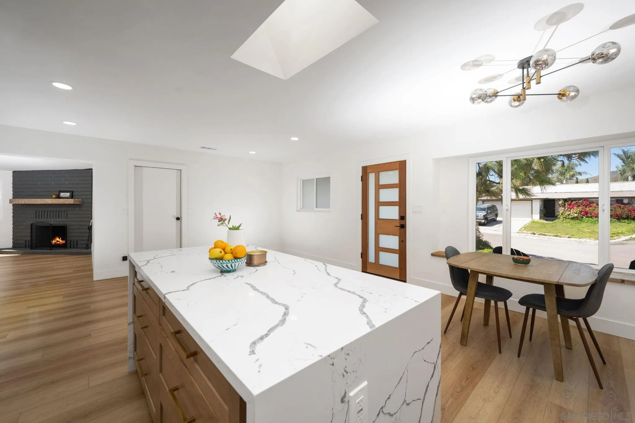 https://cdn.realtyfeed.com/cdn/127/250025323/0f9649bcf8a384d33534deb4a93e2e1a.webp