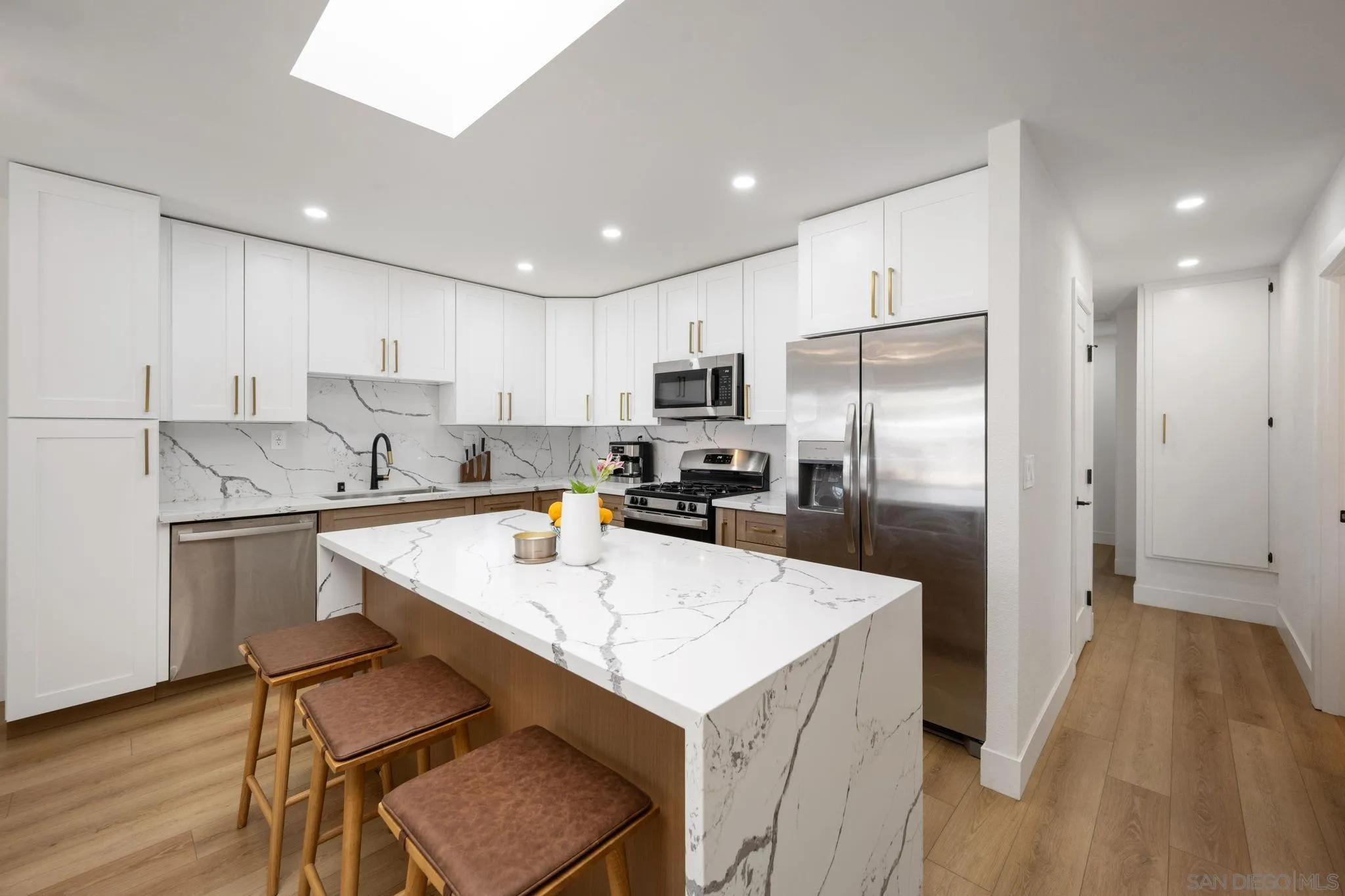 https://cdn.realtyfeed.com/cdn/127/250025323/38fc5c5b04612a274090abdf9373324c.webp
