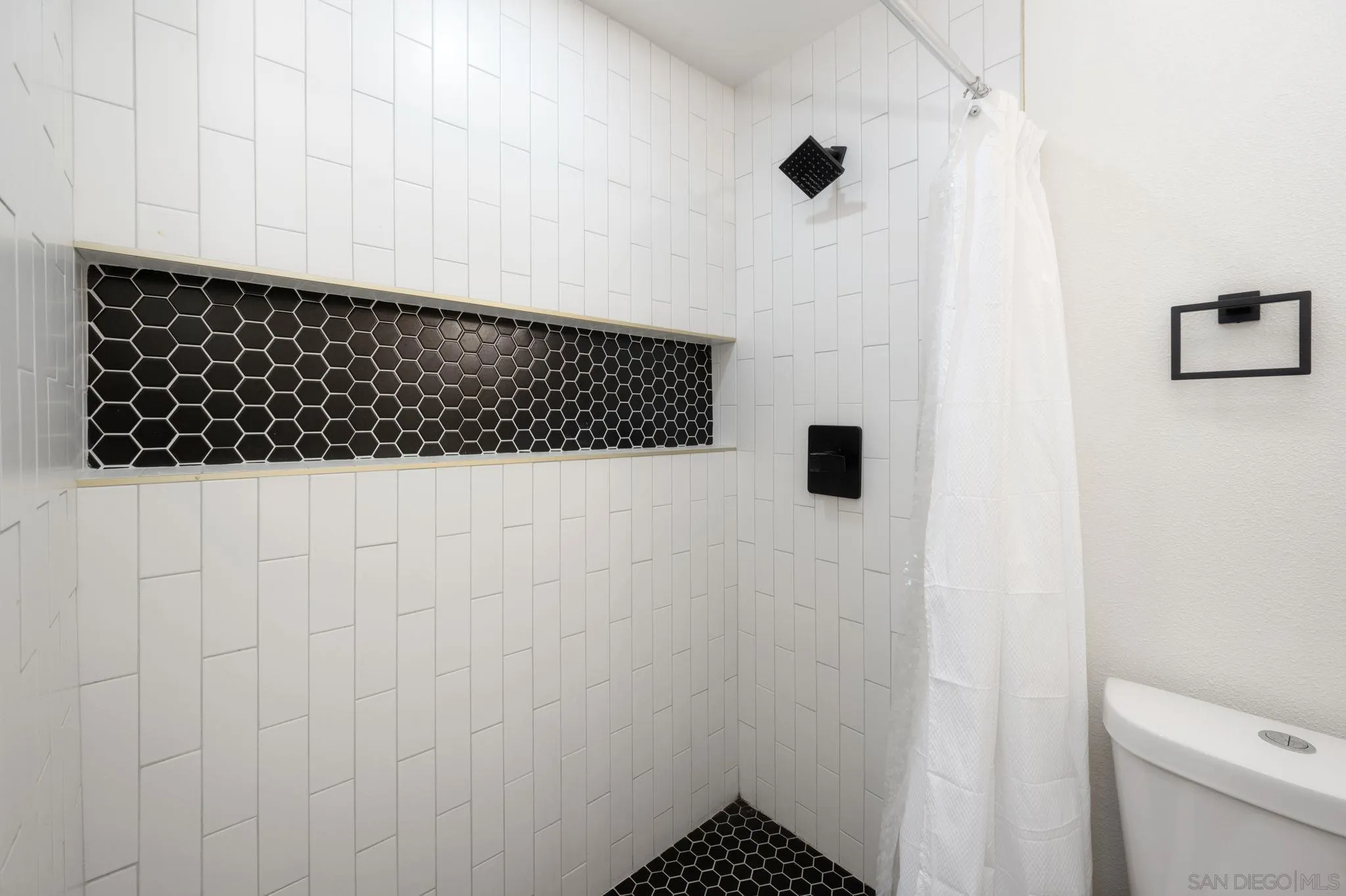 https://cdn.realtyfeed.com/cdn/127/250025323/40a2832ce666c2fe5eb1e28b53bb2328.webp