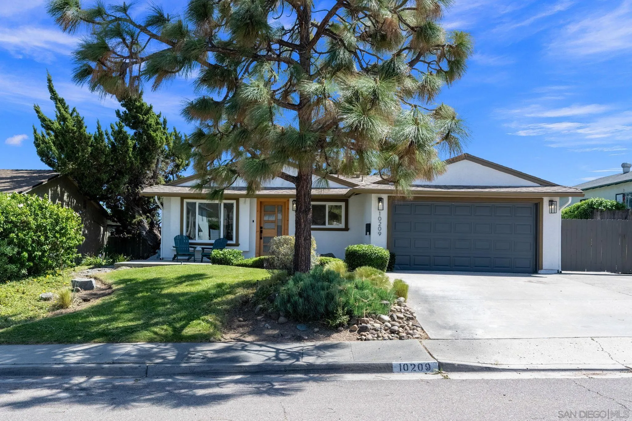 https://cdn.realtyfeed.com/cdn/127/250025323/63d181252efadf3fde17b5f8208773f7.webp