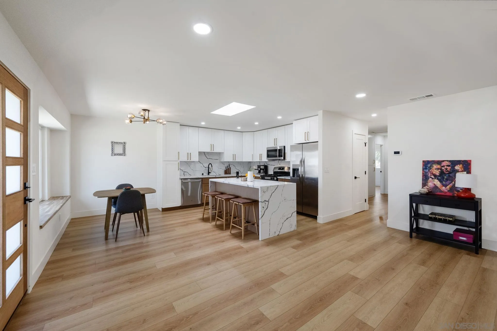 https://cdn.realtyfeed.com/cdn/127/250025323/6f500c53e97a1c77a21be69e9ef3411c.webp