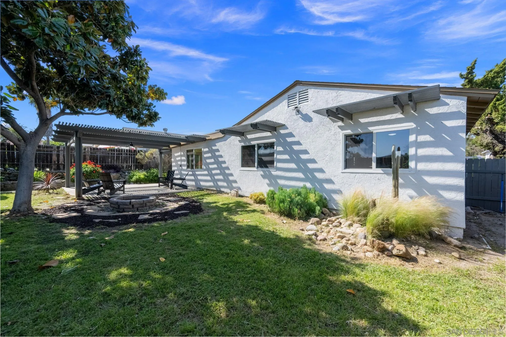 https://cdn.realtyfeed.com/cdn/127/250025323/a8b5c5707e221f866dbaae73cb5f996d.webp