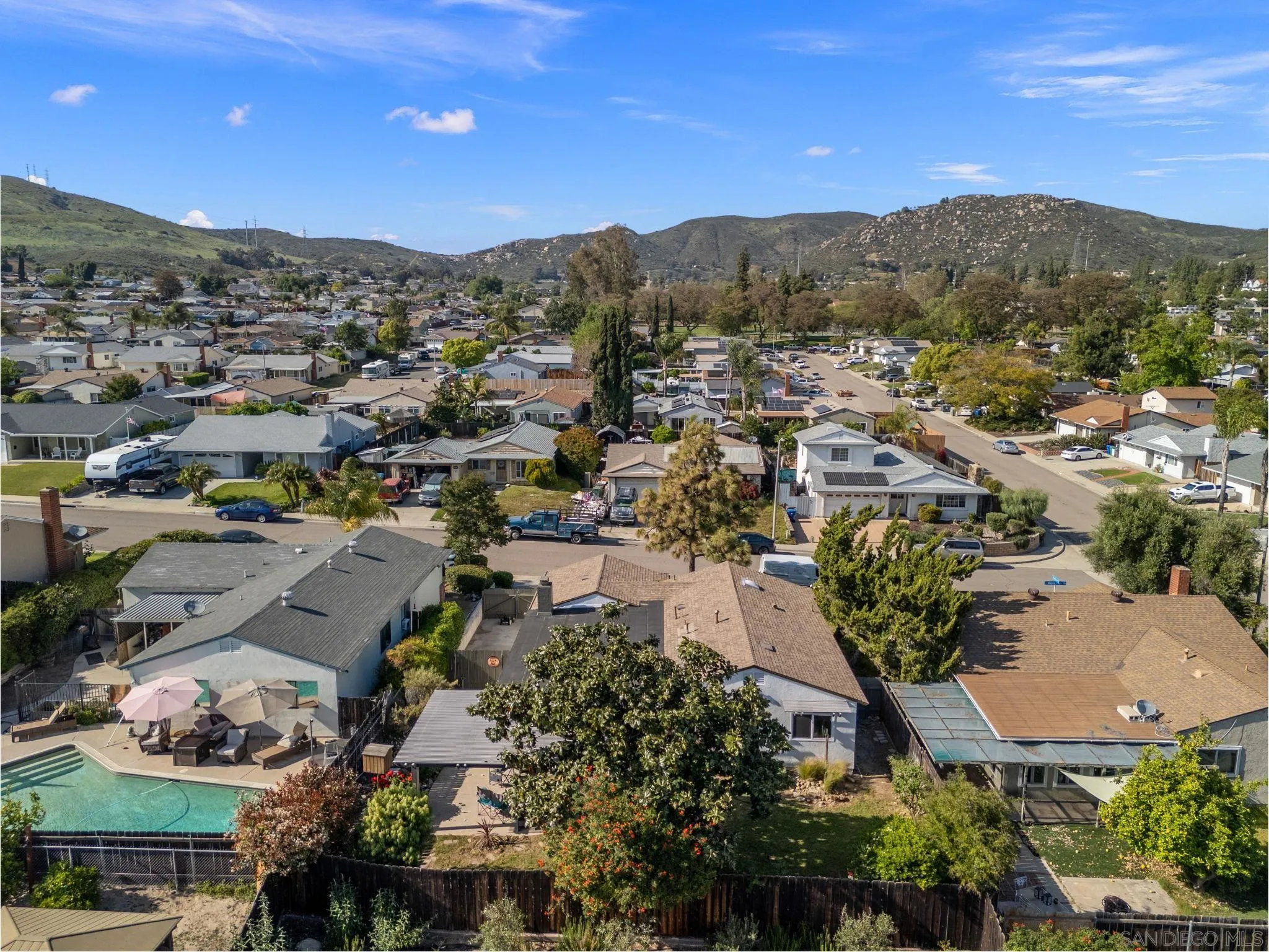 https://cdn.realtyfeed.com/cdn/127/250025323/e1b4fb2141b8743f272f043456bd7432.webp