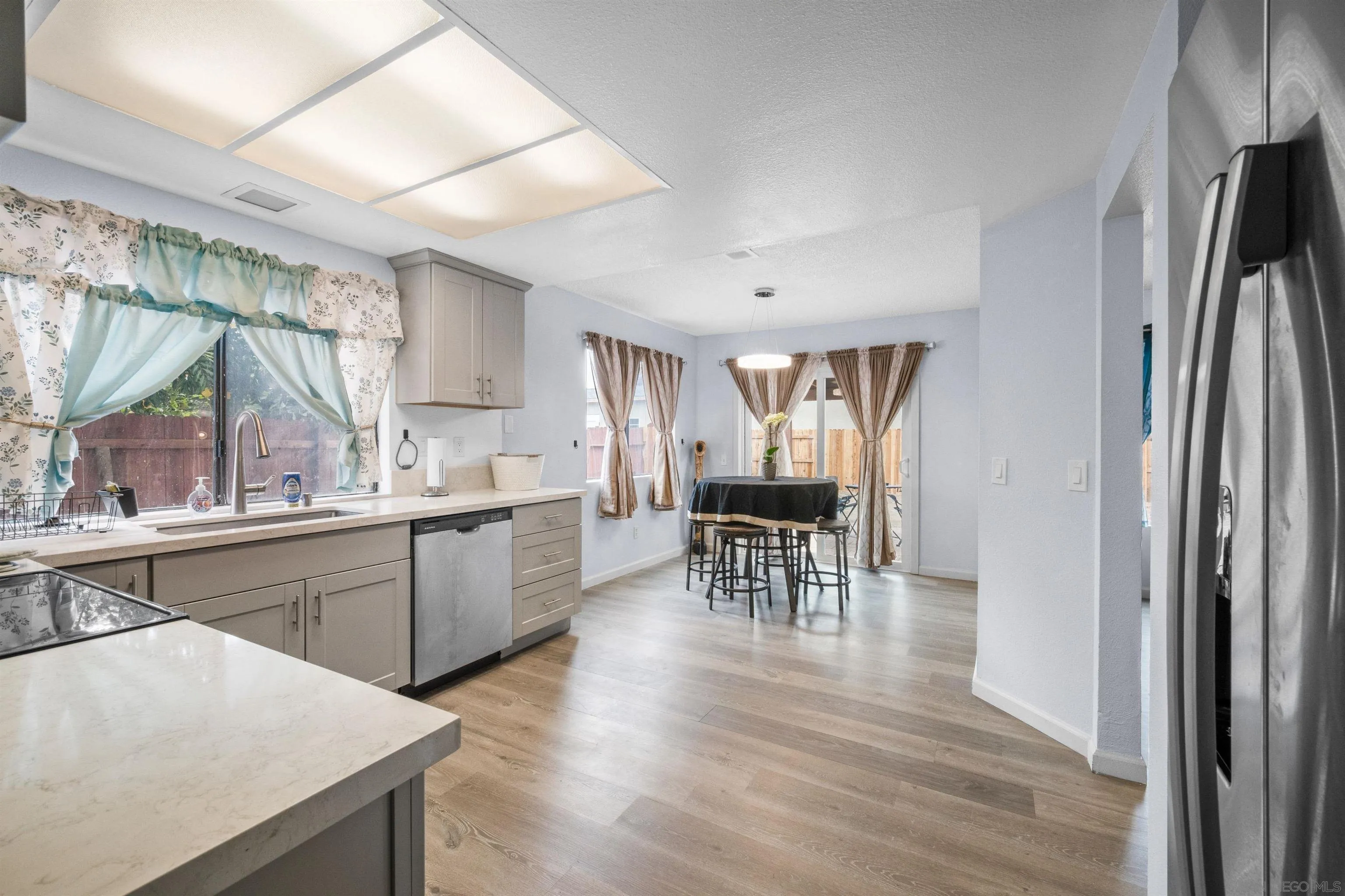https://cdn.realtyfeed.com/cdn/127/250025383/d3d34c5d3fc8b078bdf92faa25506ecd.webp