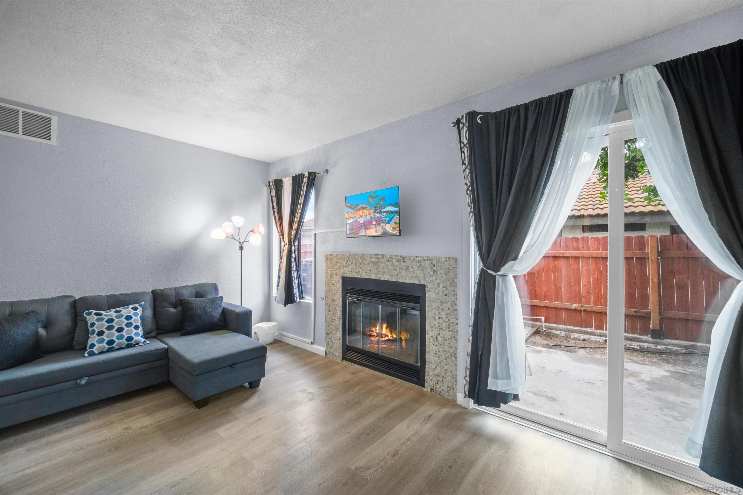 https://cdn.realtyfeed.com/cdn/127/250025383/f652cb1495ff5acfe50d5a1f1f6ab01d.webp
