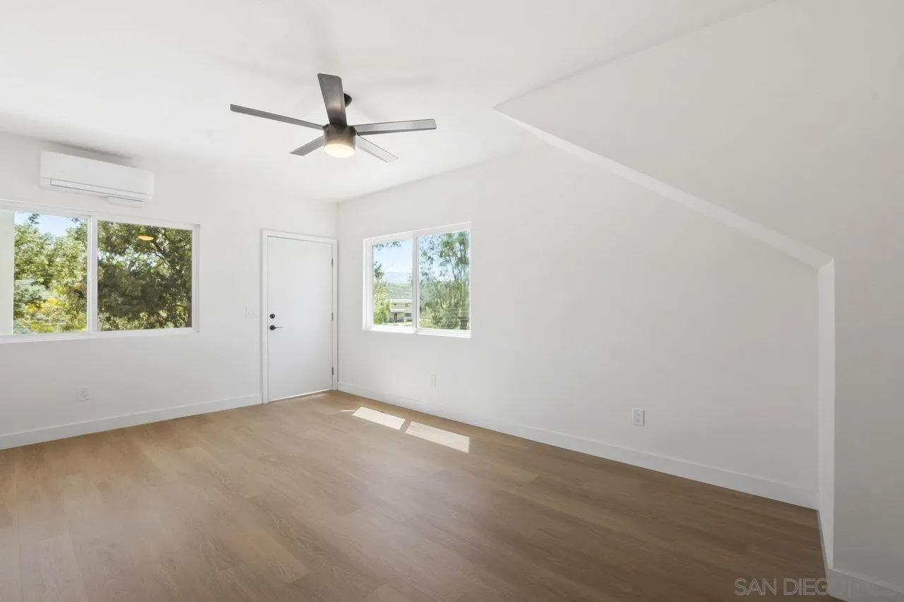 https://cdn.realtyfeed.com/cdn/127/250025424/8e18f6bd9cd12e93414bc678d19d8658.webp
