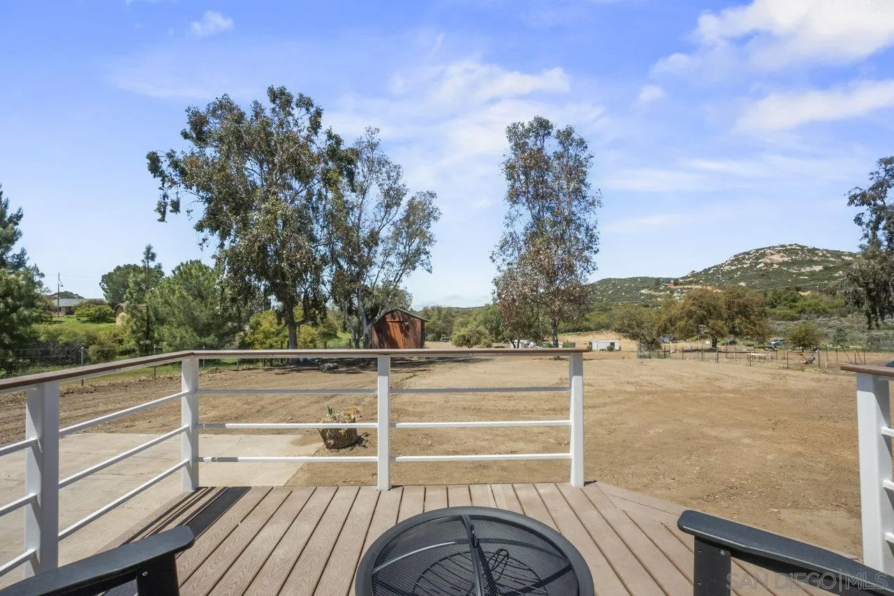 https://cdn.realtyfeed.com/cdn/127/250025424/c85cd09998cfef8b71a87b5d003025d1.webp