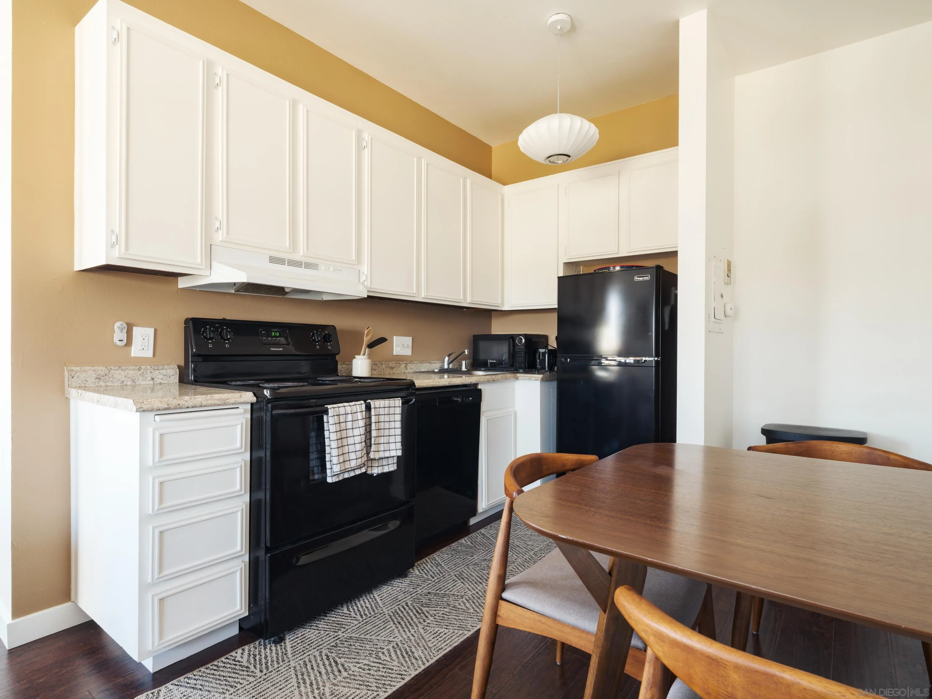 Photo #4: 250025436 Listing 