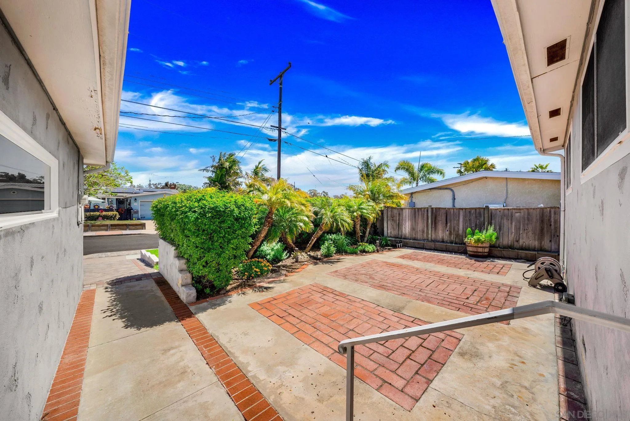 https://cdn.realtyfeed.com/cdn/127/250025447/c61a94d905484418b0294702b16daf70.webp